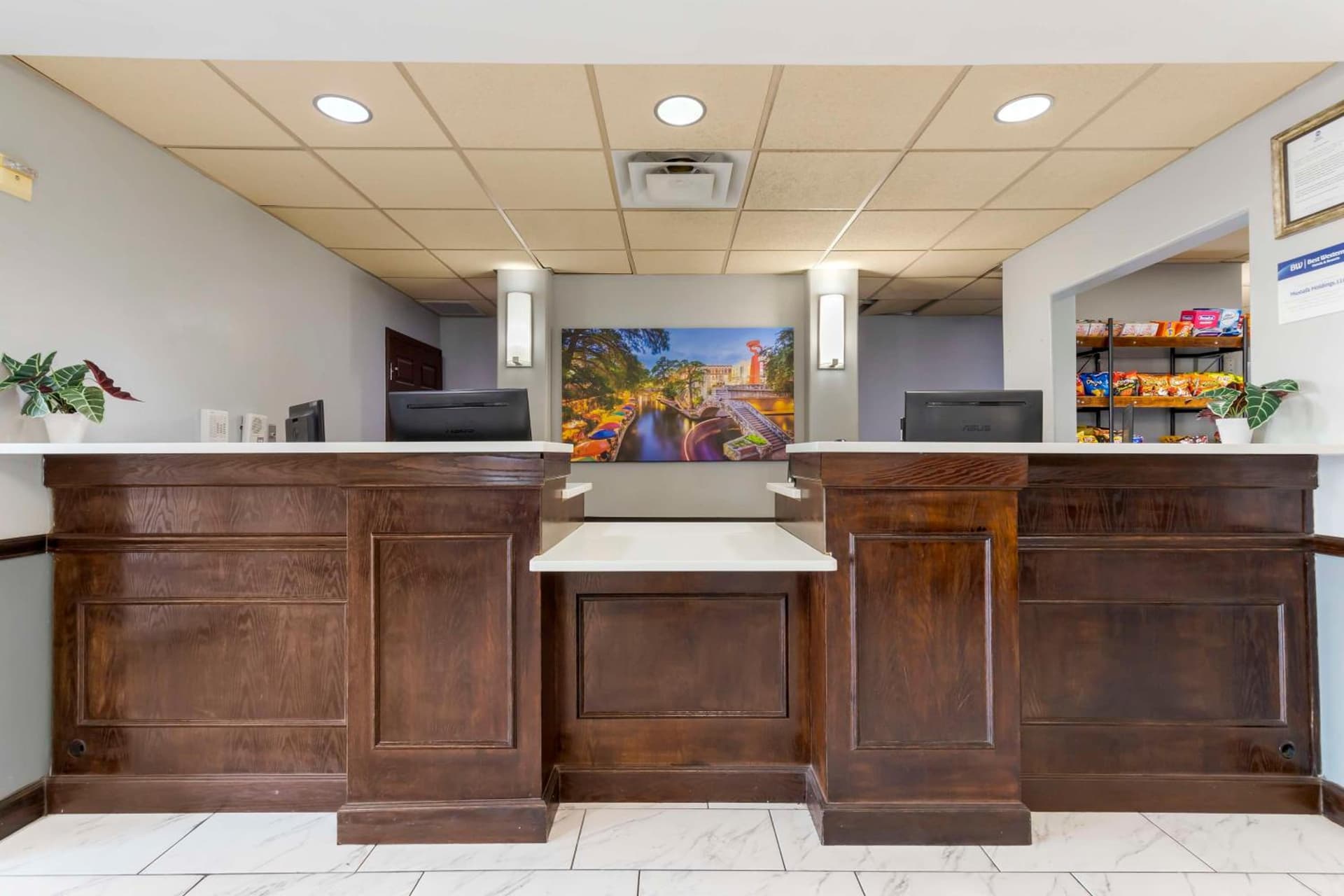 Best Western Medical Center North Inn & Suites Near Six Flags gallery photo in San Antonio, TX — image 15