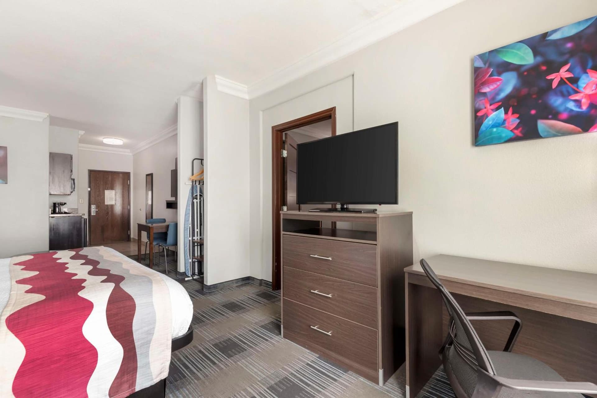 Best Western Medical Center North Inn & Suites Near Six Flags gallery photo in San Antonio, TX — image 36