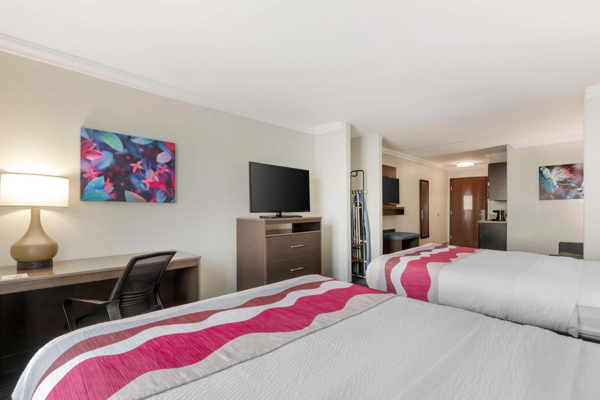 Best Western Medical Center North Inn & Suites Near Six Flags gallery photo in San Antonio, TX — image 16