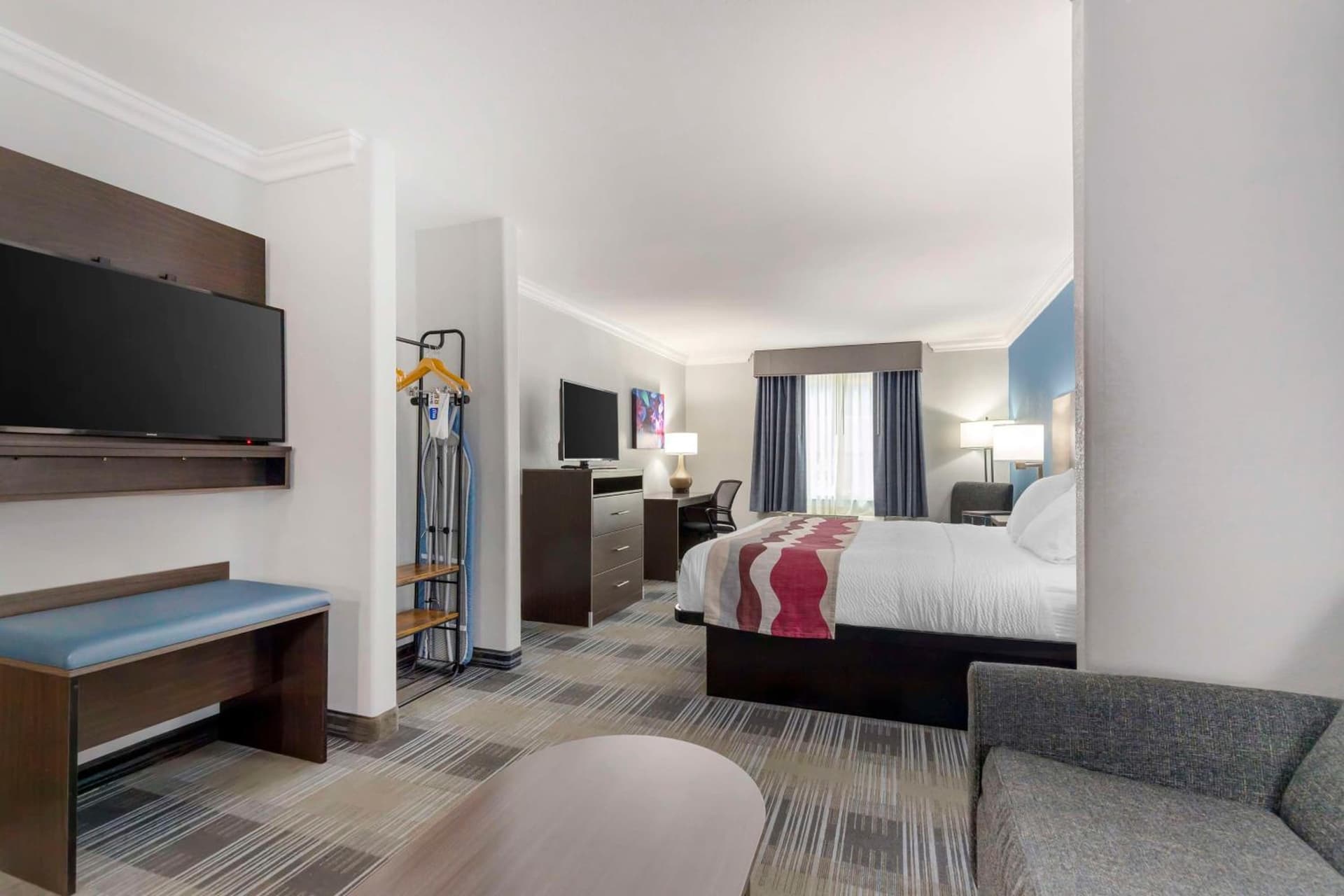 Best Western Medical Center North Inn & Suites Near Six Flags gallery photo in San Antonio, TX — image 30