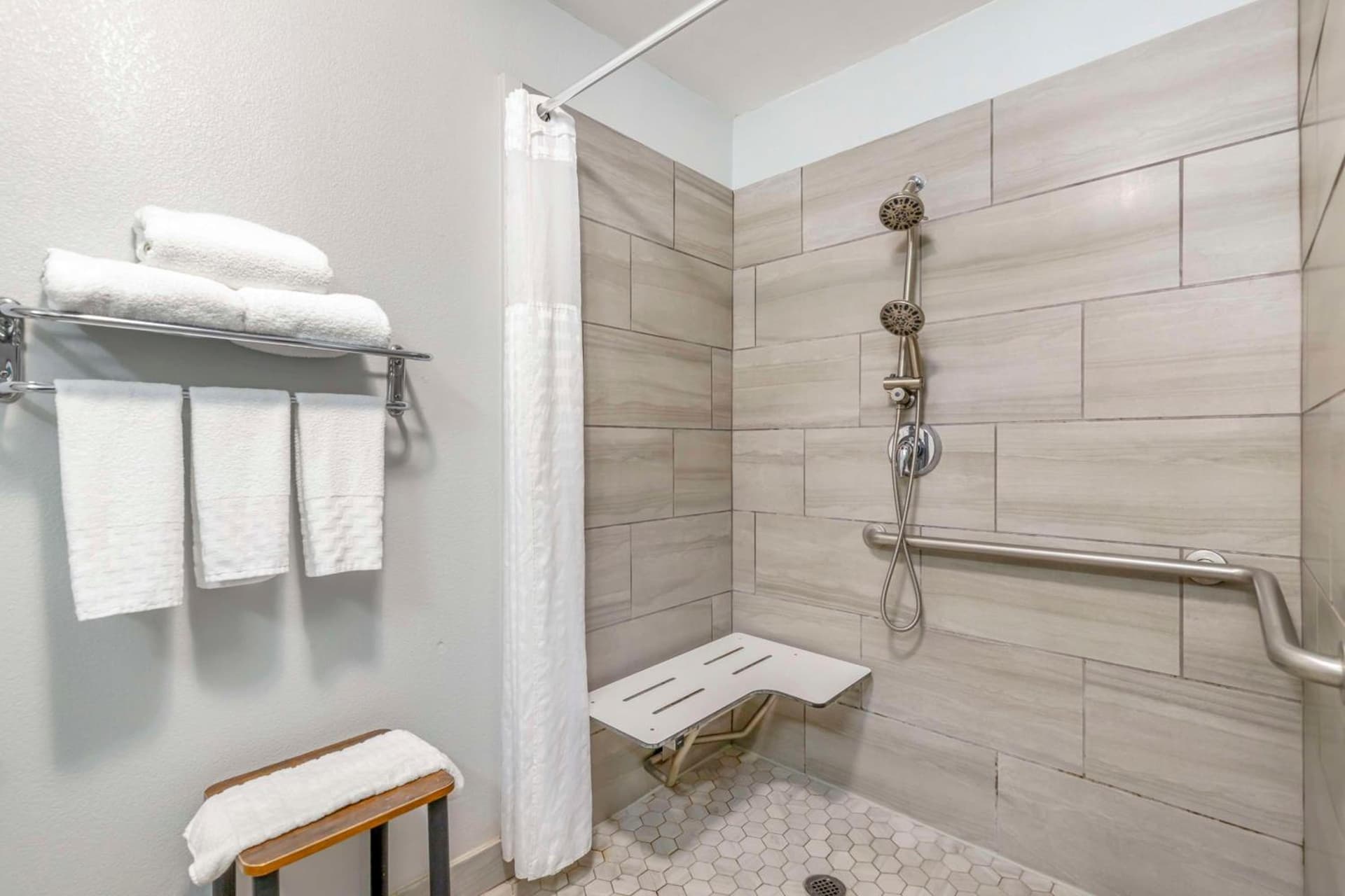 Best Western Medical Center North Inn & Suites Near Six Flags gallery photo in San Antonio, TX — image 25