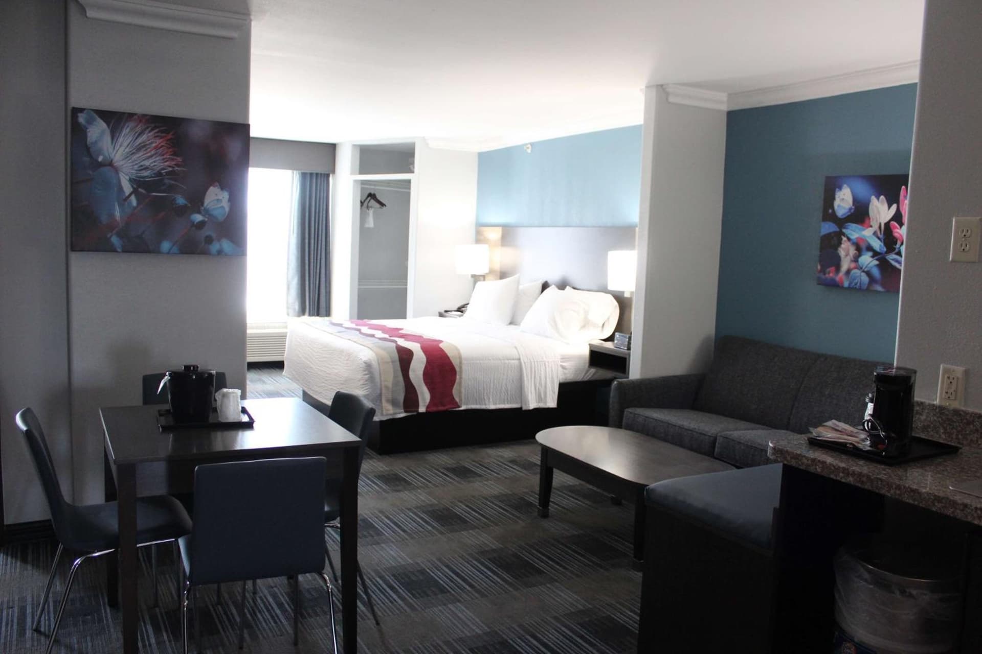 Best Western Medical Center North Inn & Suites Near Six Flags gallery photo in San Antonio, TX — image 24