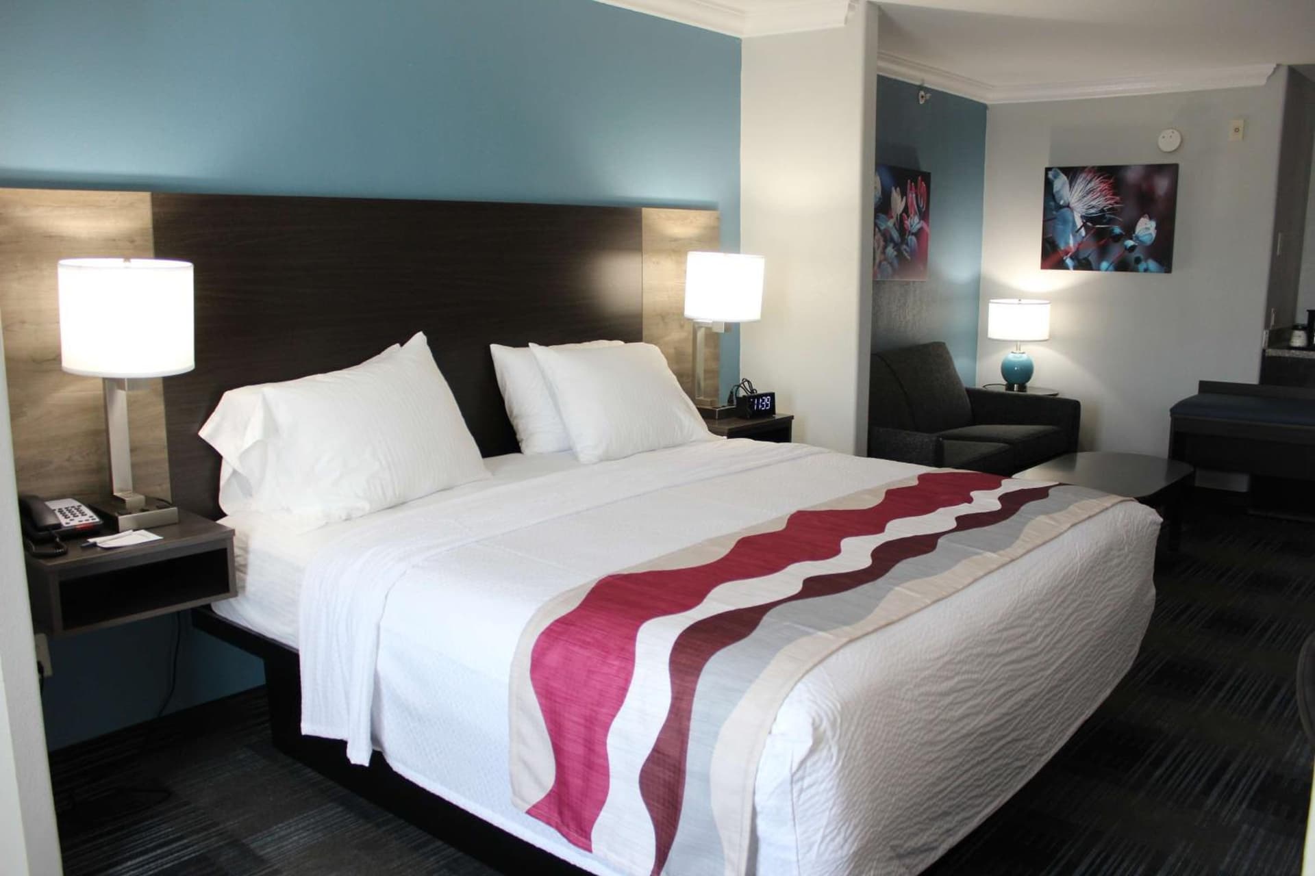 Best Western Medical Center North Inn & Suites Near Six Flags gallery photo in San Antonio, TX — image 14