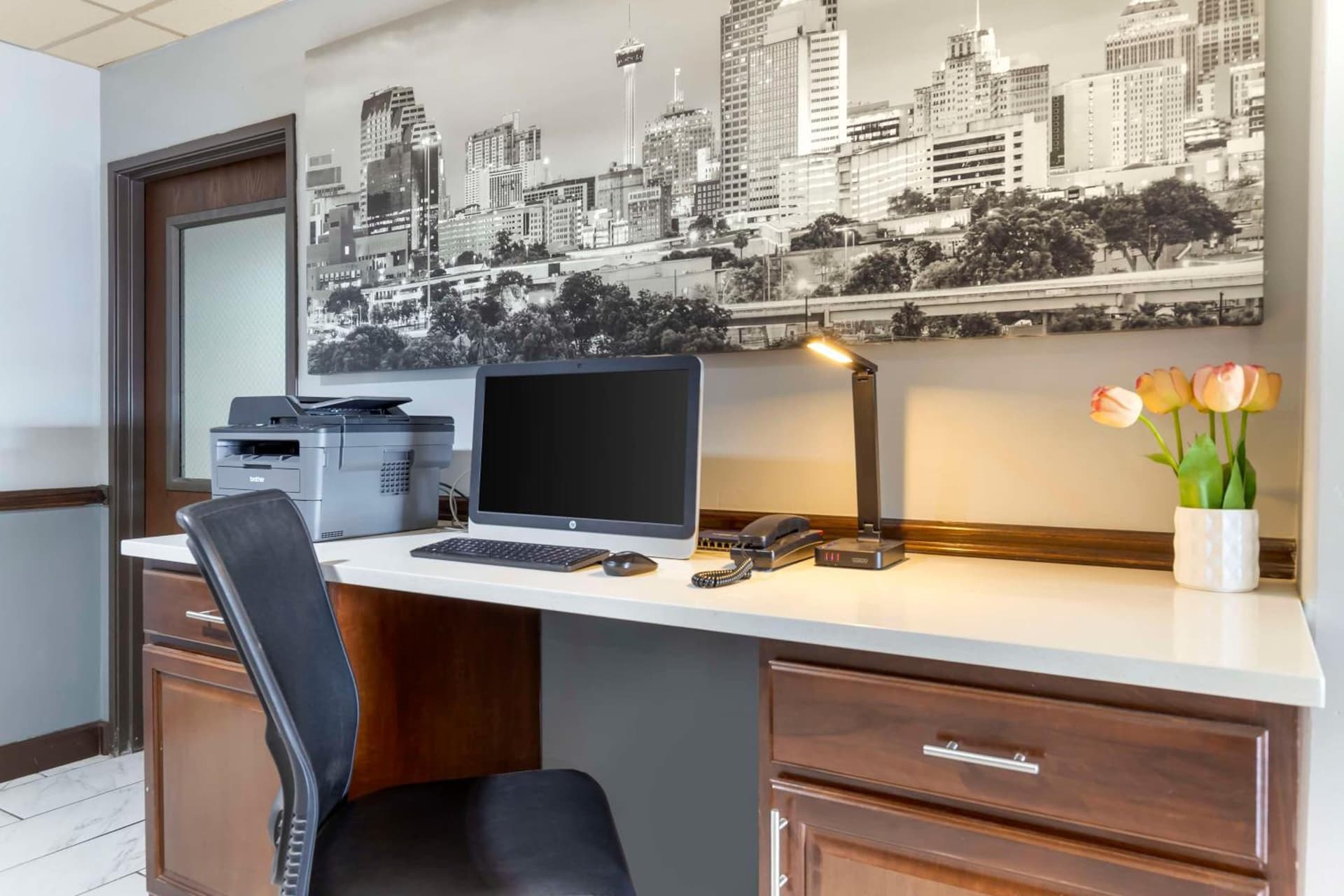 Best Western Medical Center North Inn & Suites Near Six Flags gallery photo in San Antonio, TX — image 13