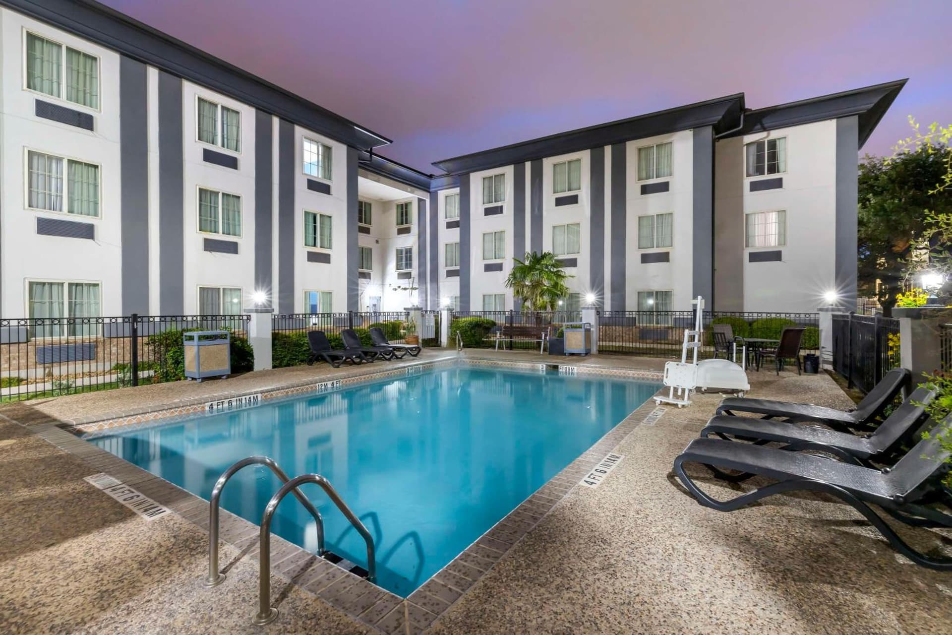 Best Western Medical Center North Inn & Suites Near Six Flags gallery photo in San Antonio, TX — image 45