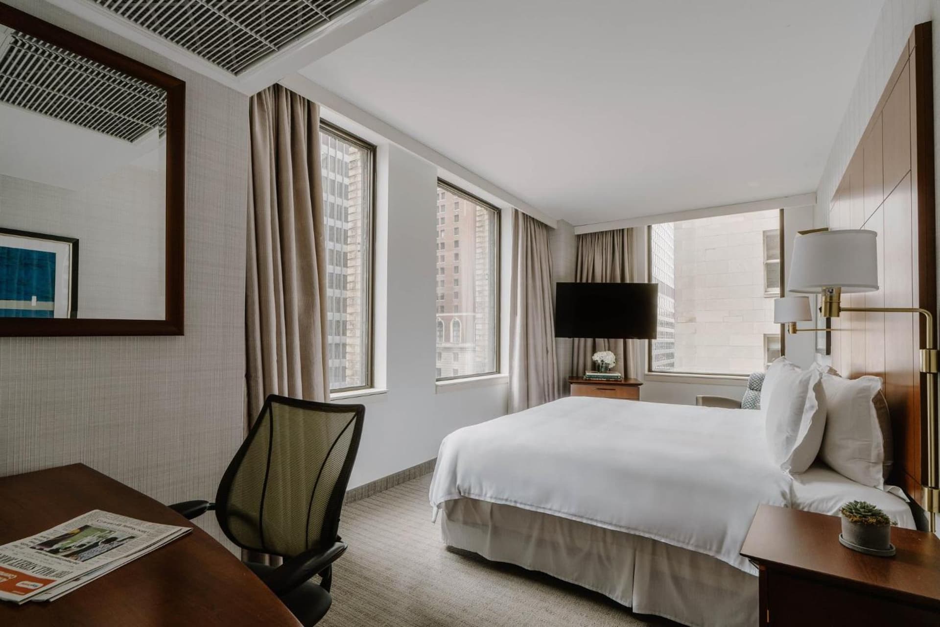 Club Quarters Hotel Central Loop, Chicago gallery photo in Chicago, IL — image 5