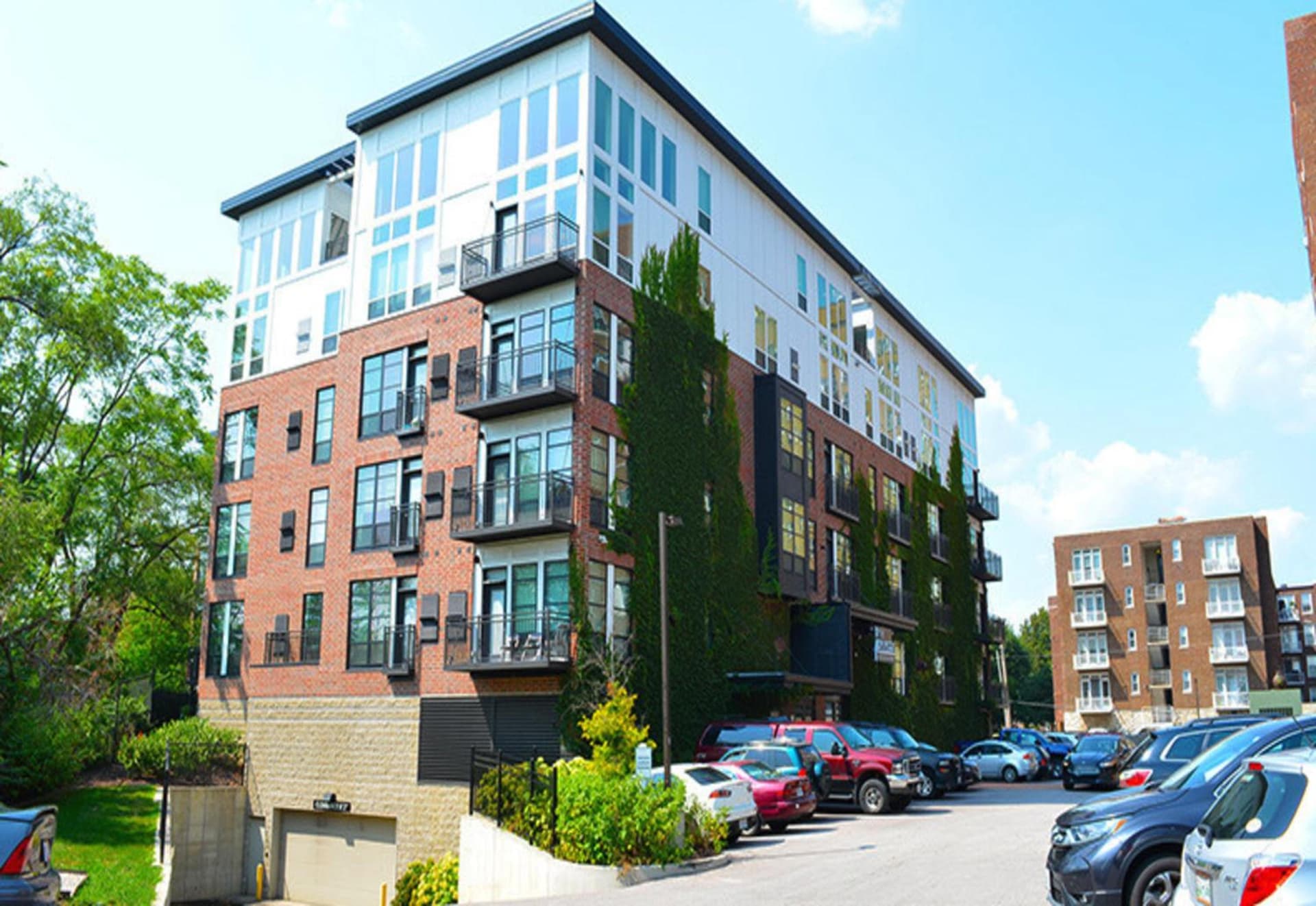 275 on the Park - Senate Apartments by Barsala featured exterior or lobby in Saint Louis, MO — similar hotel