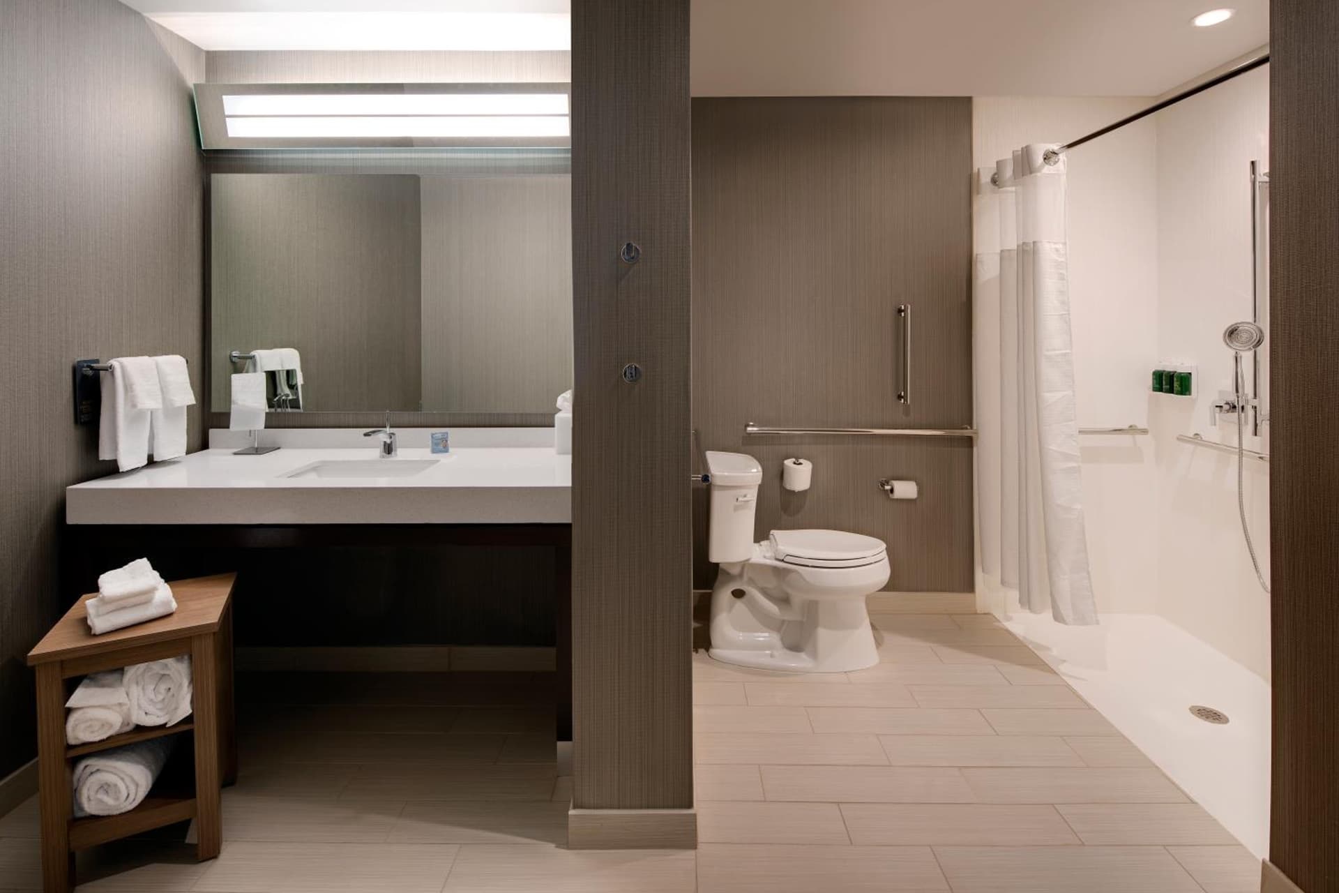 Courtyard by Marriott Atlanta Vinings/Galleria interior in Atlanta, GA — gallery photo 2