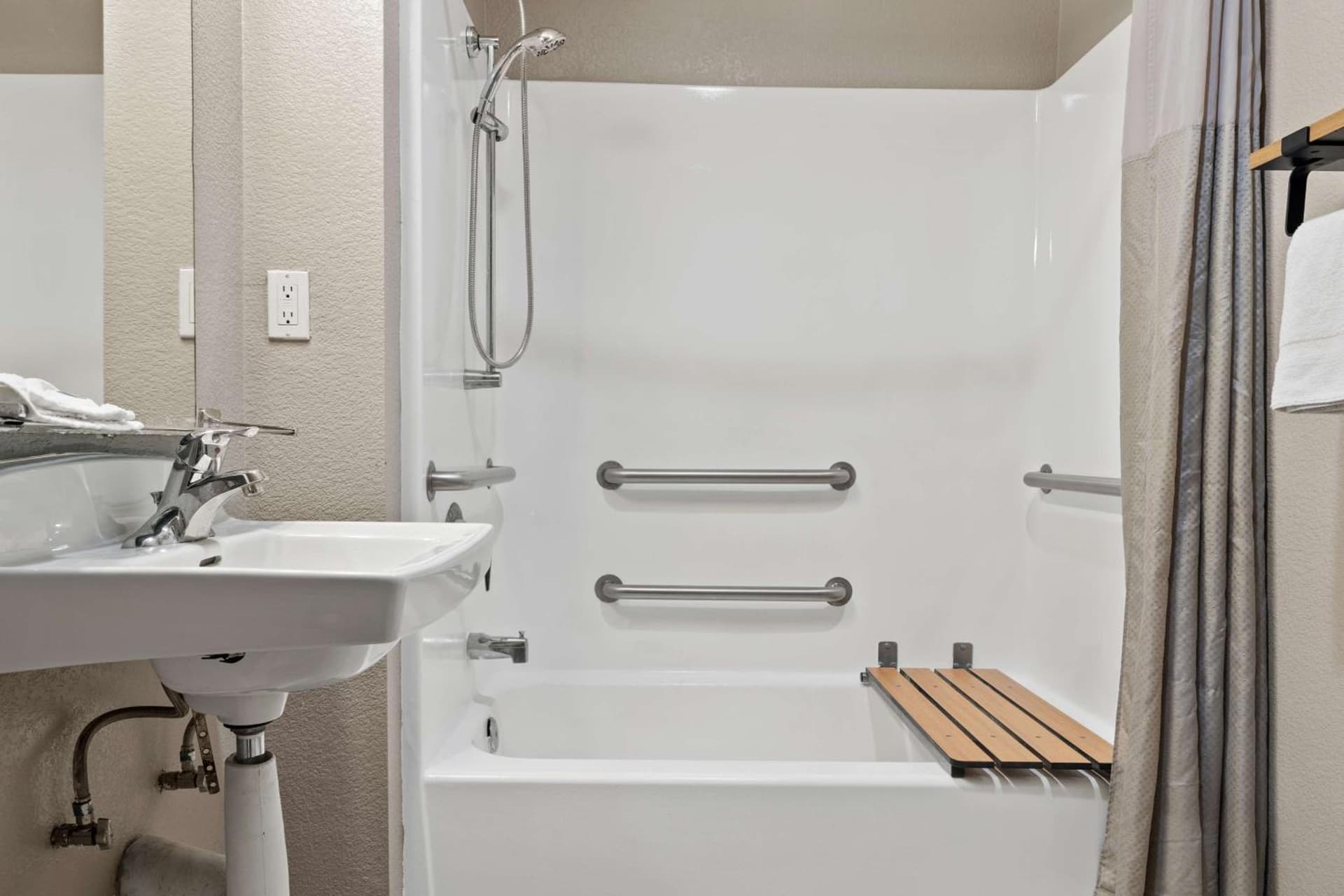 Motel 6-Ventura, CA - Beach gallery photo in Ventura, CA — image 13