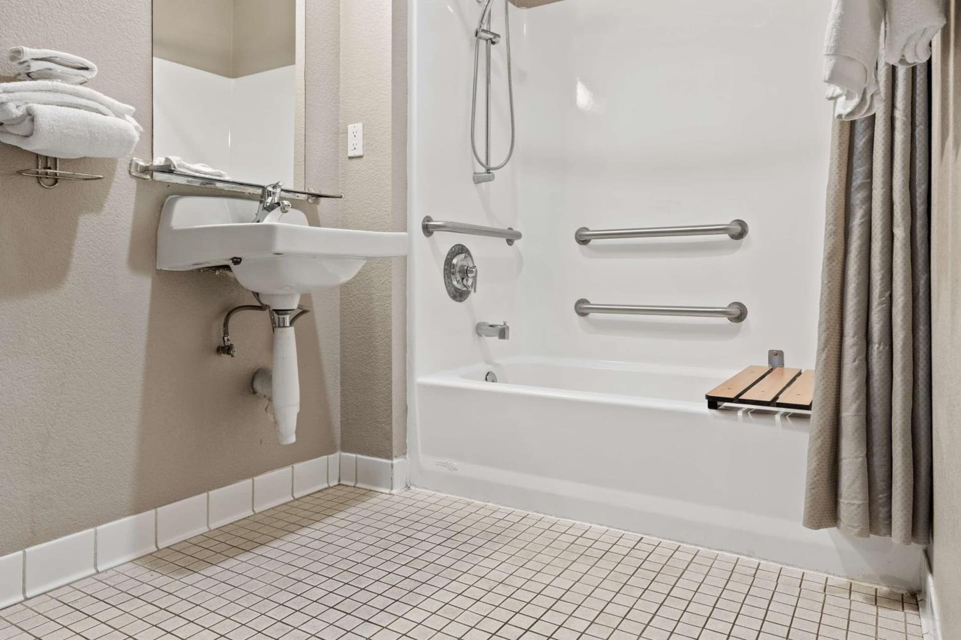 Motel 6-Ventura, CA - Beach gallery photo in Ventura, CA — image 33