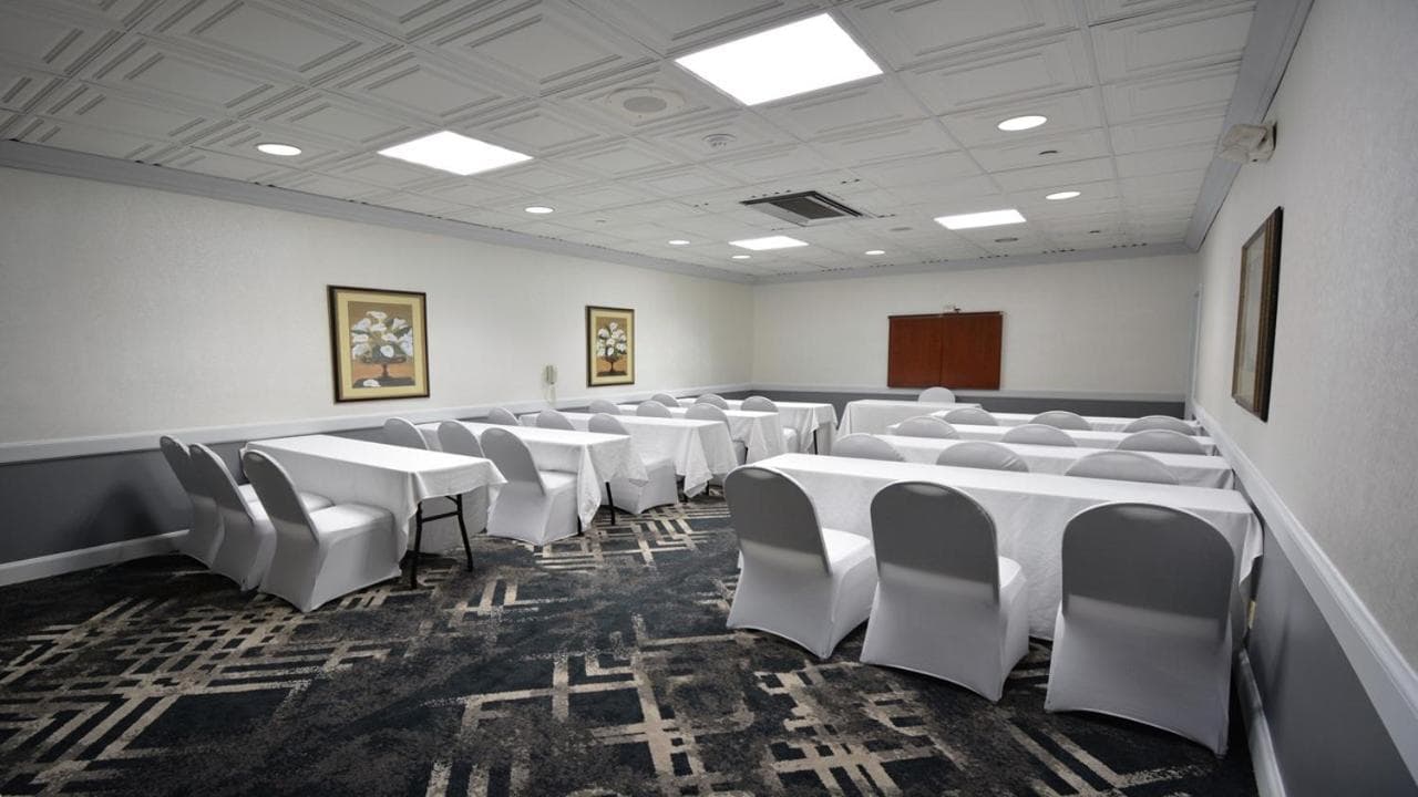 Holiday Inn Hazlet by IHG interior in Hazlet, NJ — gallery photo 2