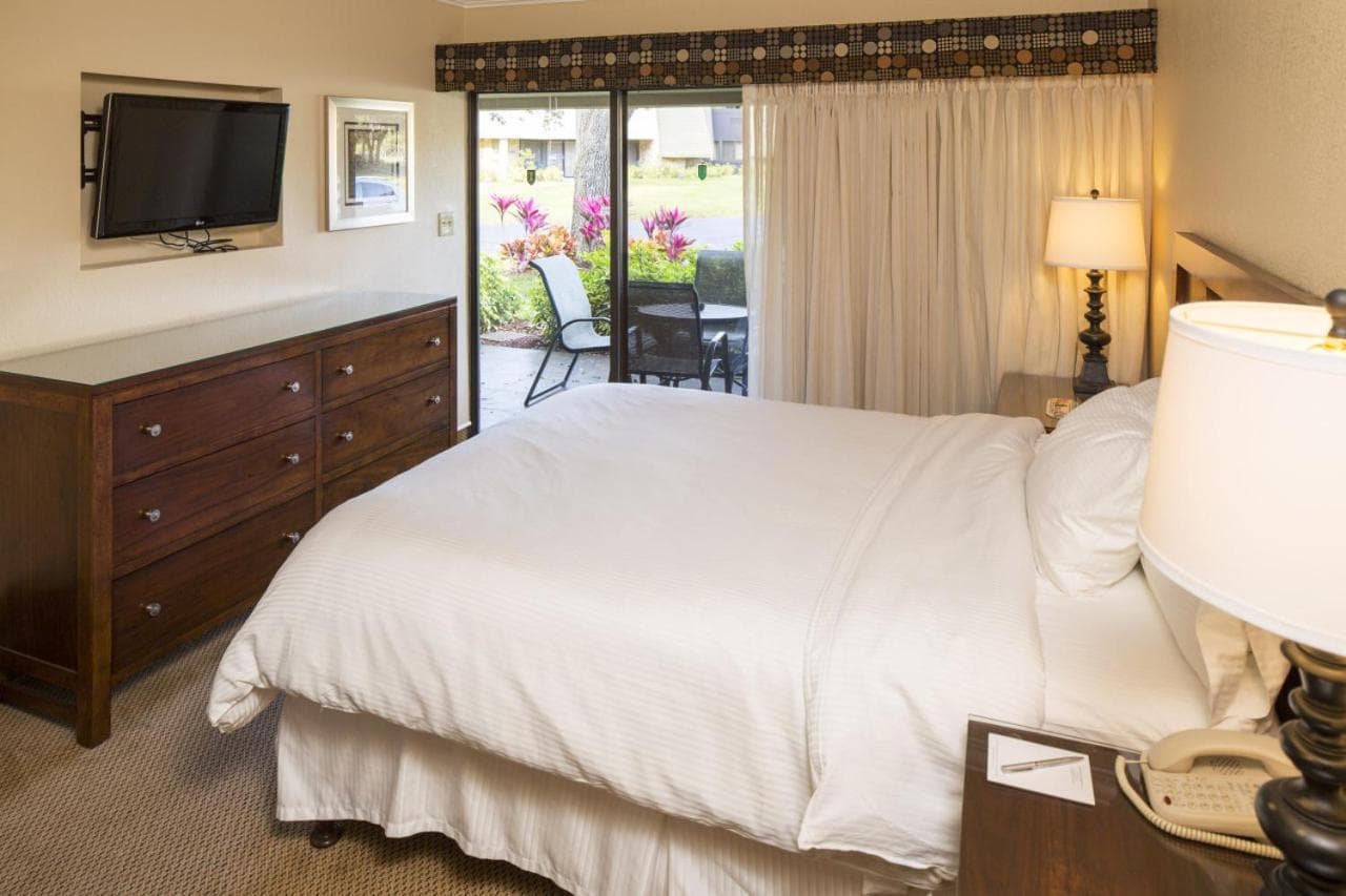 Beautiful Two Bedroom Condo with Access to Resort Amenities property views in Palm Harbor, FL — gallery photo 3
