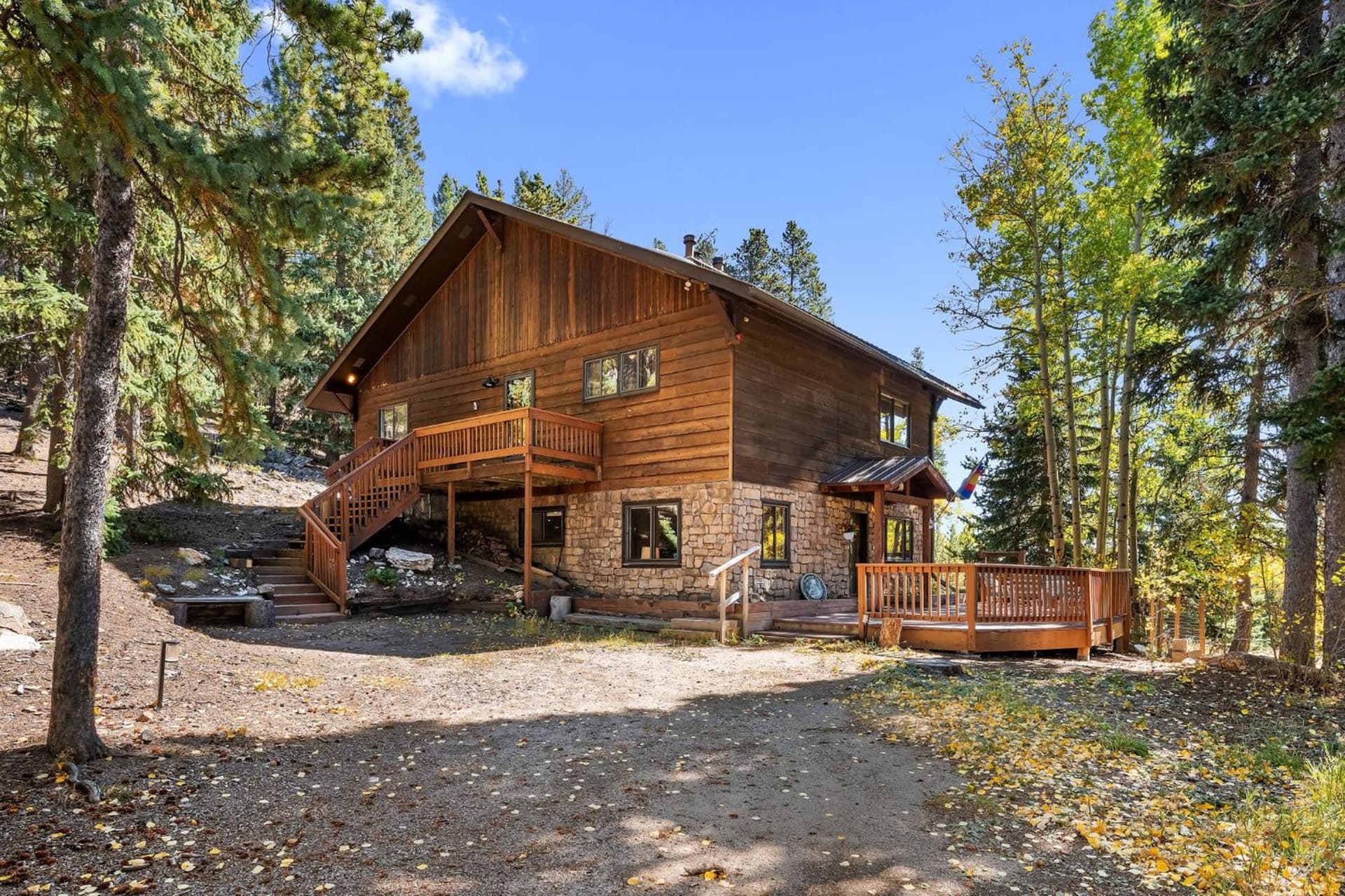 Nestled Inn — hotel in Evergreen, Colorado
