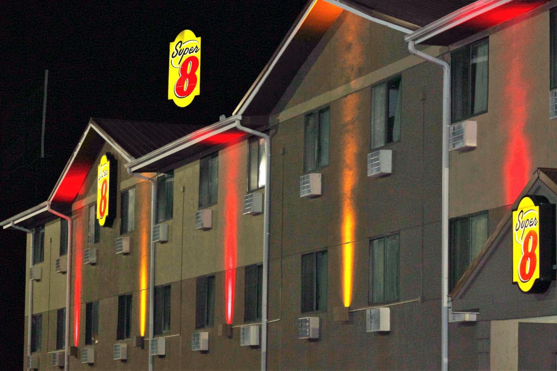 Super 8 by Wyndham Tuscaloosa gallery photo in Tuscaloosa, AL — image 28