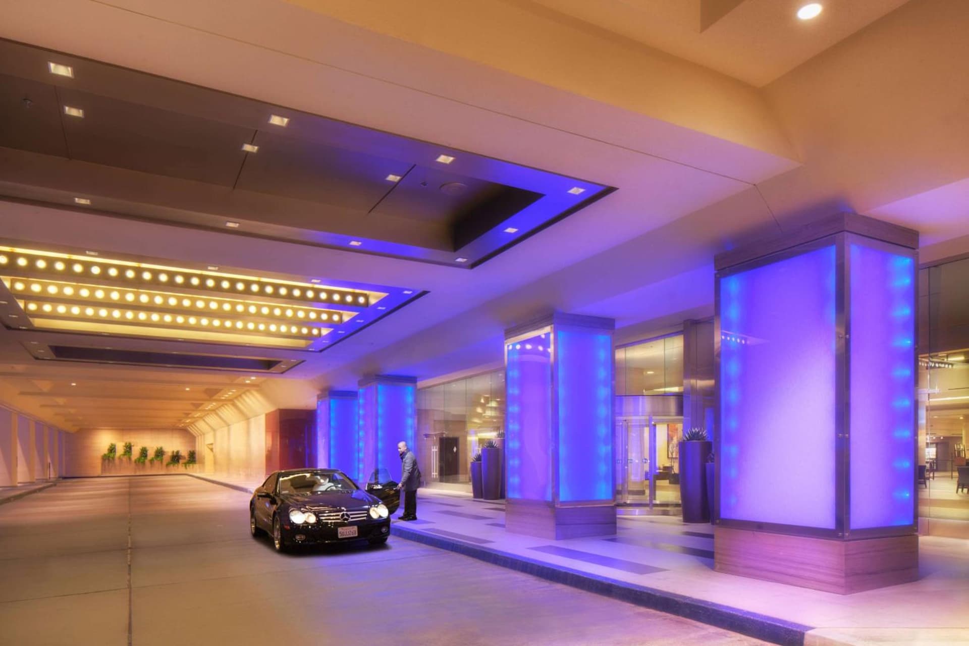 Hilton Anaheim gallery photo in Anaheim, CA — image 98