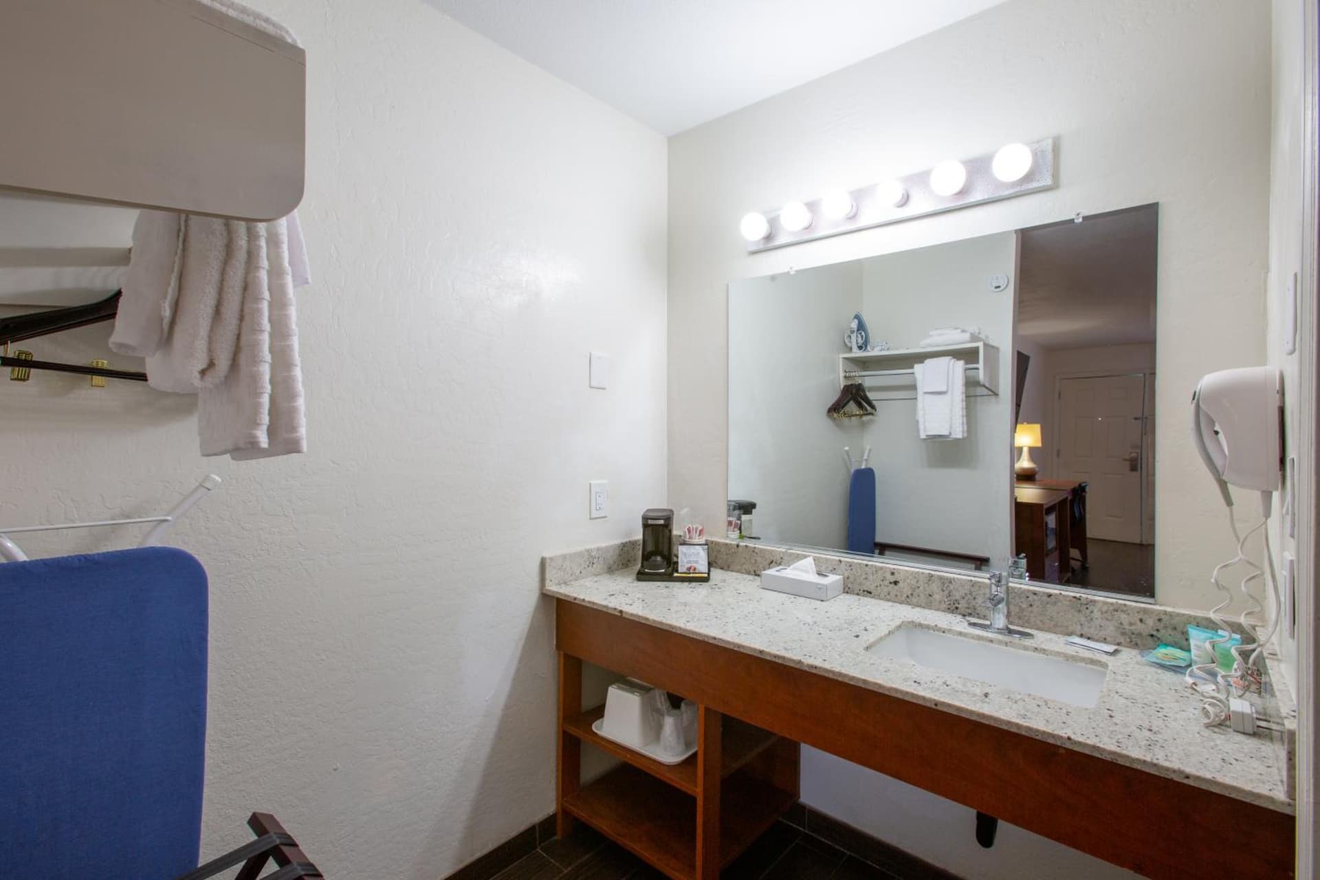 The Hotel Serene Glendale Peoria, Surestay Collection by Best Western gallery photo in Glendale, AZ — image 47