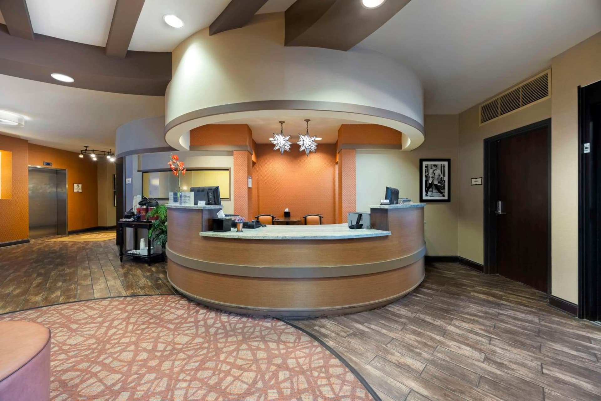 Best Western Plus Tupelo Inn & Suites interior in Tupelo, MS — gallery photo 2