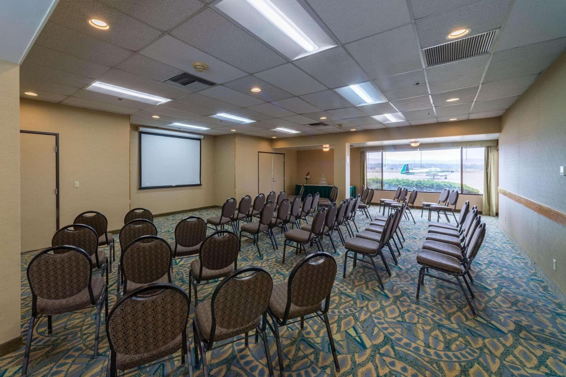 Radisson Hotel Santa Maria gallery photo in Santa Maria, CA — image 9