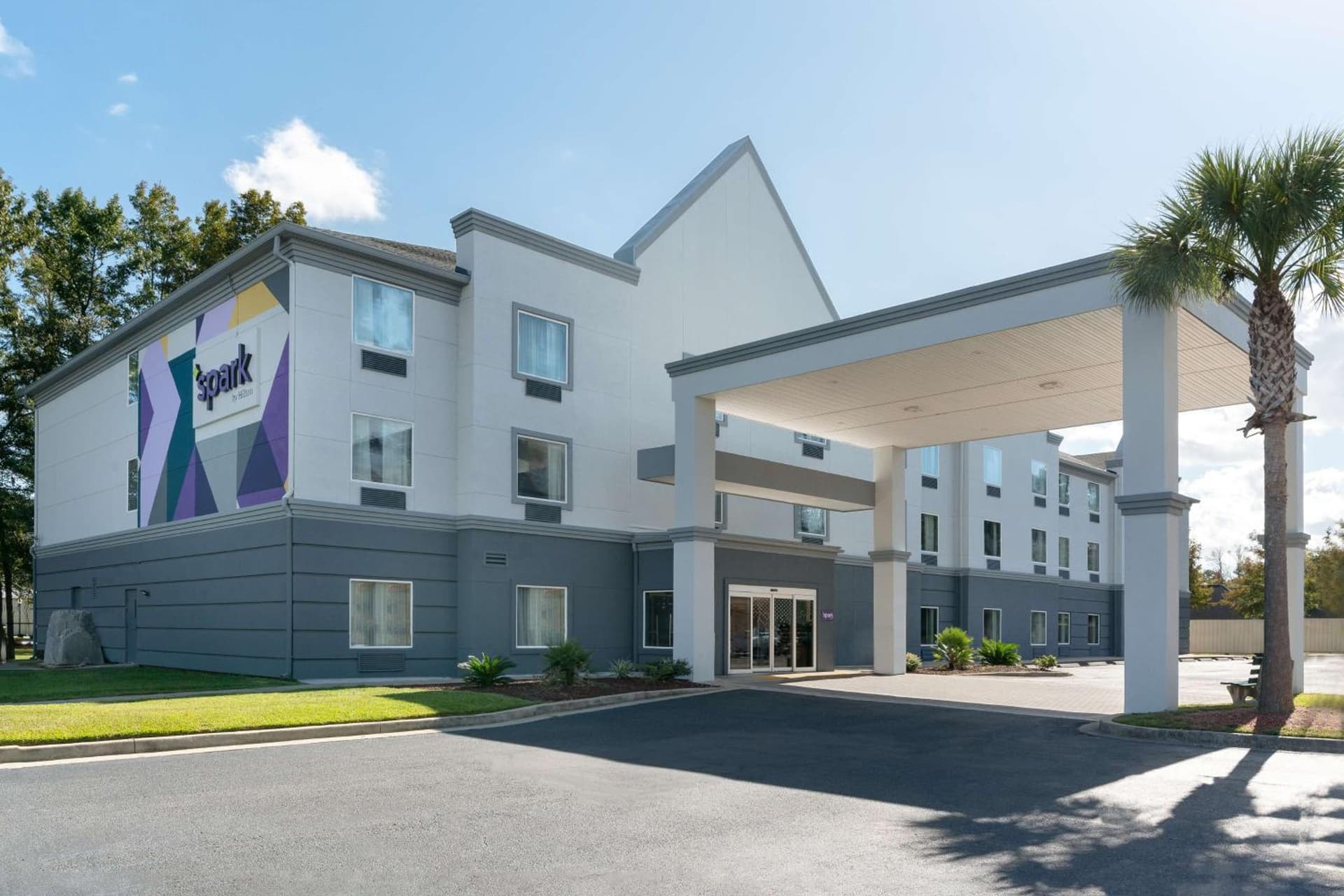 Spark by Hilton Savannah South I-95 featured exterior or lobby in Savannah, GA — similar hotel