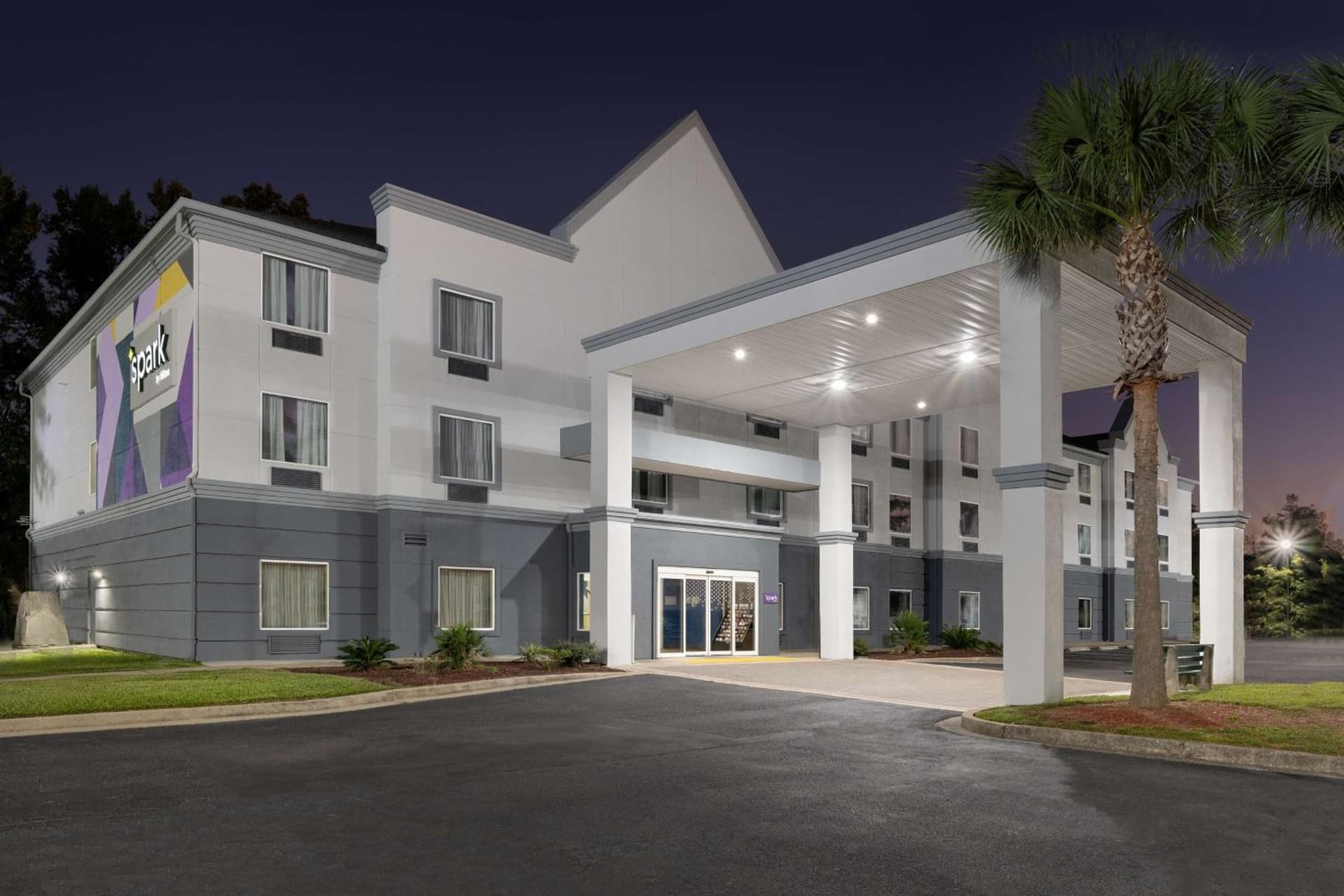 Spark by Hilton Savannah South I-95 interior in Savannah, GA — gallery photo 2