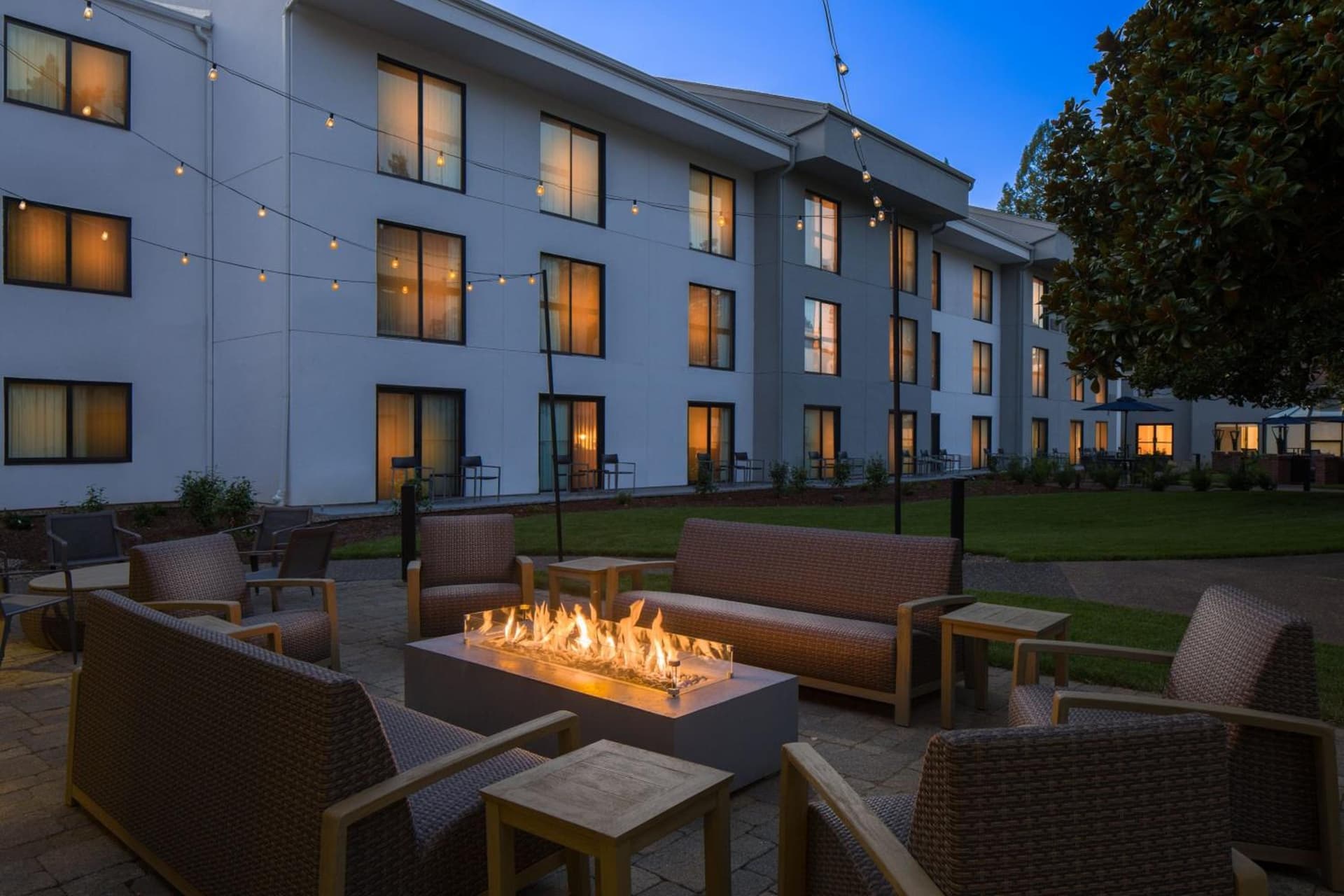 Courtyard by Marriott Portland Beaverton interior in Beaverton, OR — gallery photo 2