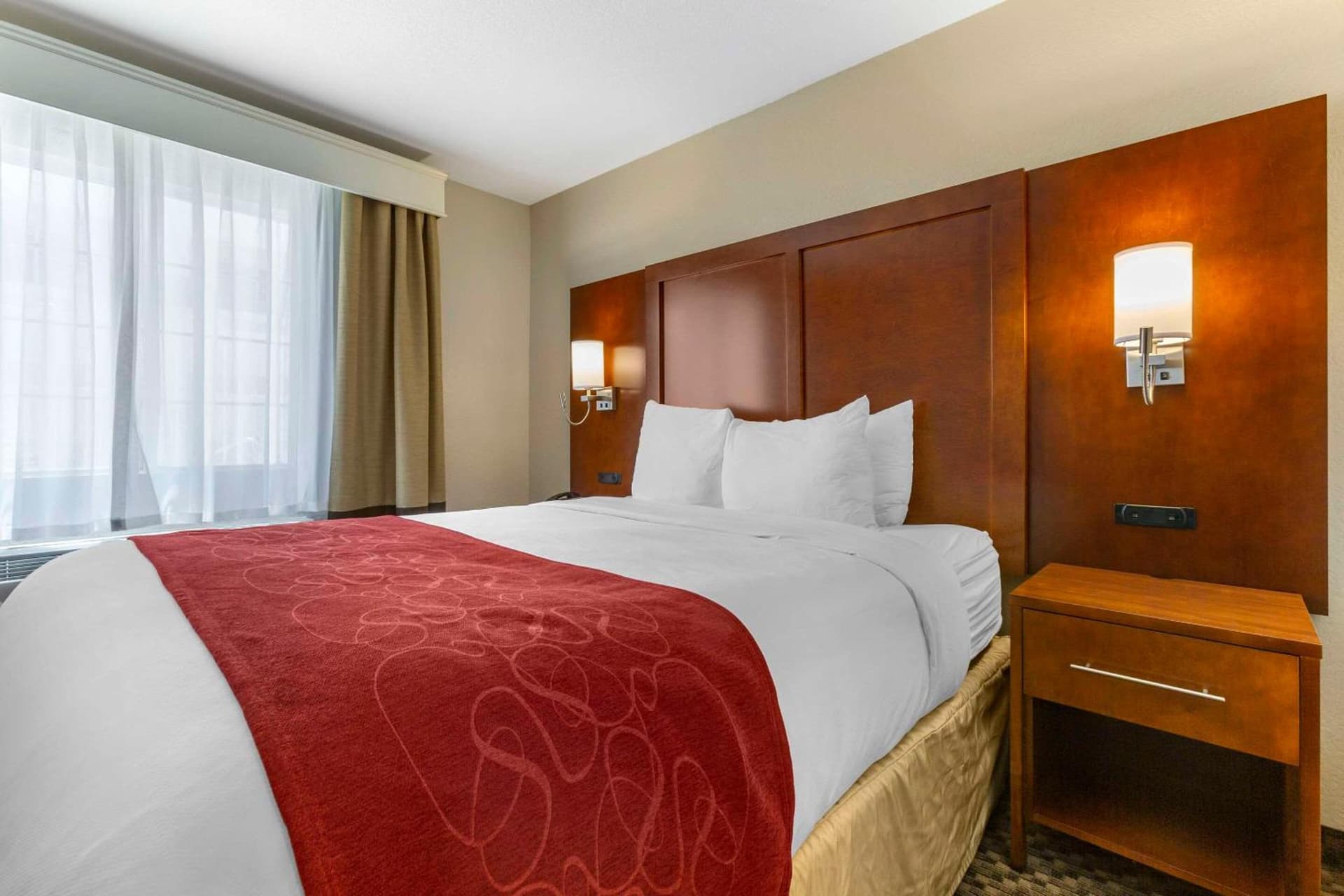 Spark by Hilton Tempe Phoenix Airport property views in Tempe, AZ — gallery photo 3