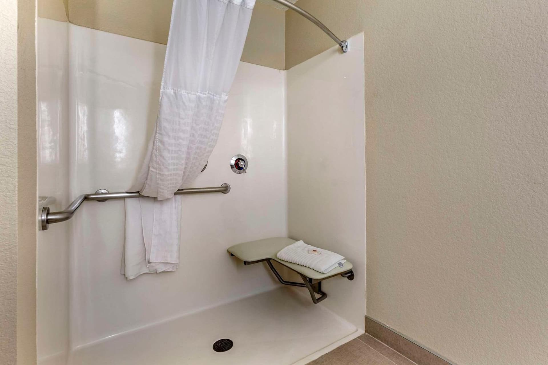 Spark by Hilton Tempe Phoenix Airport interior in Tempe, AZ — gallery photo 2
