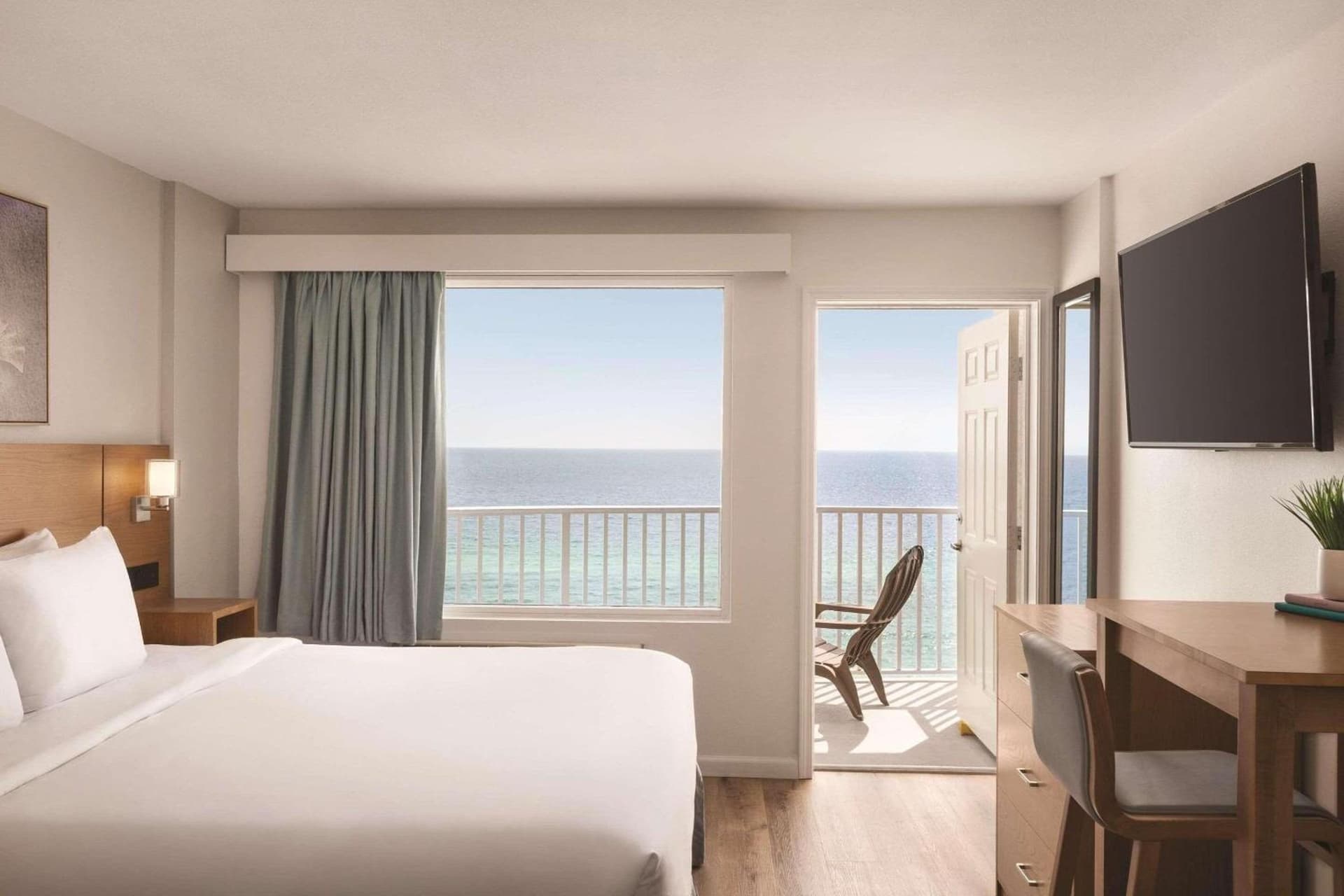 Radisson Beachfront Hotel - Panama City Beach gallery photo in Panama City Beach, FL — image 25