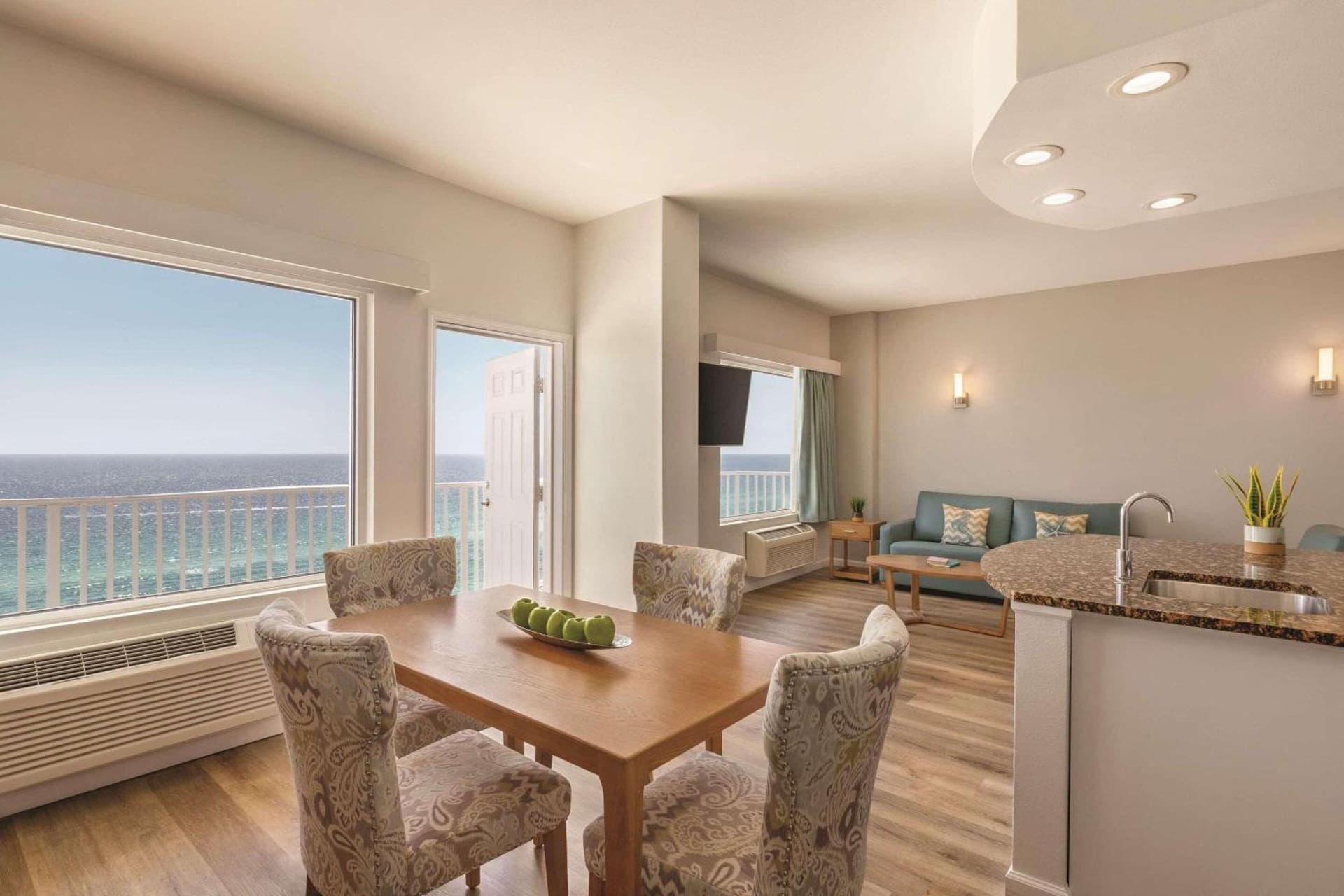 Radisson Beachfront Hotel - Panama City Beach gallery photo in Panama City Beach, FL — image 18