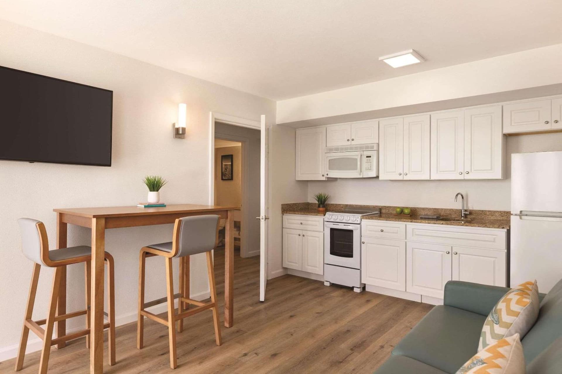 Radisson Beachfront Hotel - Panama City Beach gallery photo in Panama City Beach, FL — image 6