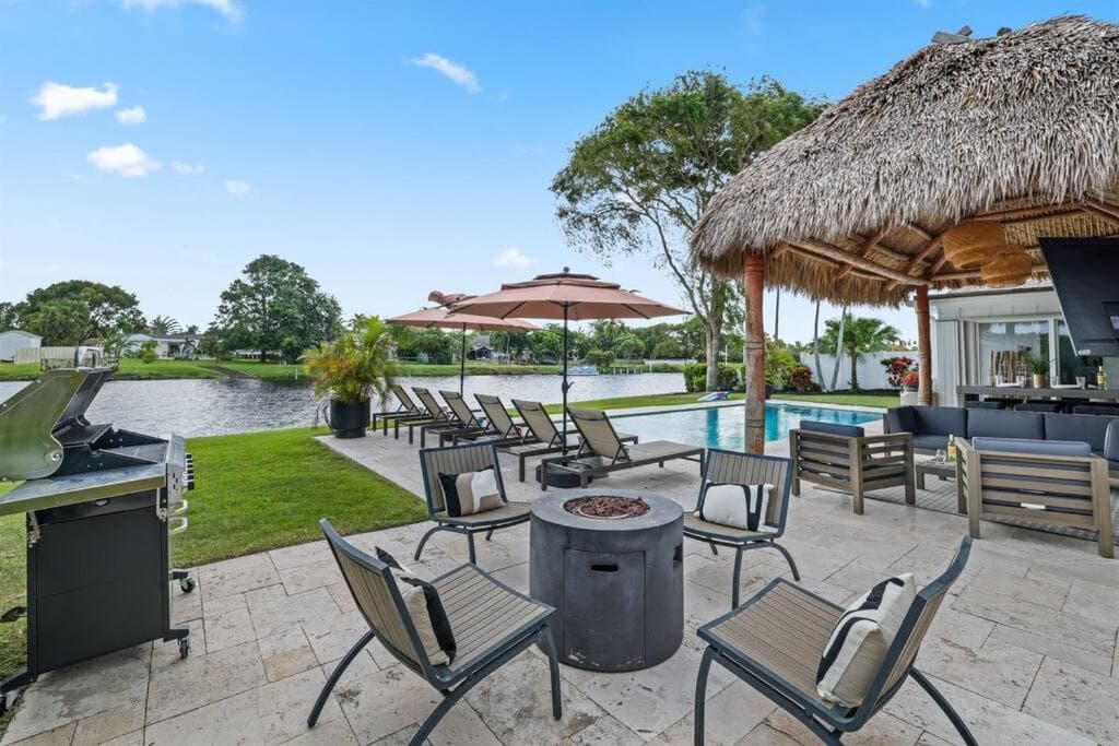 WP Delray Waterfront, Pool, Tiki Hut & Putting Grn interior in Delray Beach, FL — gallery photo 2