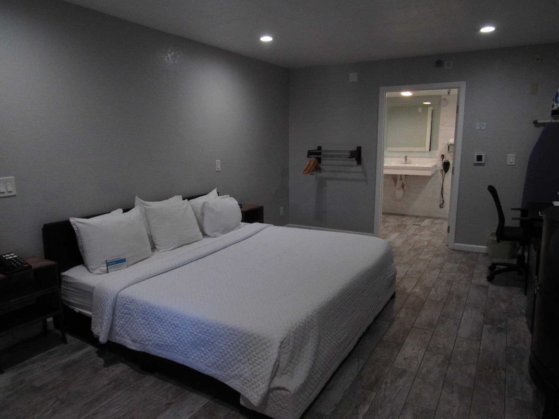Capri Suites Anaheim gallery photo in Anaheim, CA — image 23
