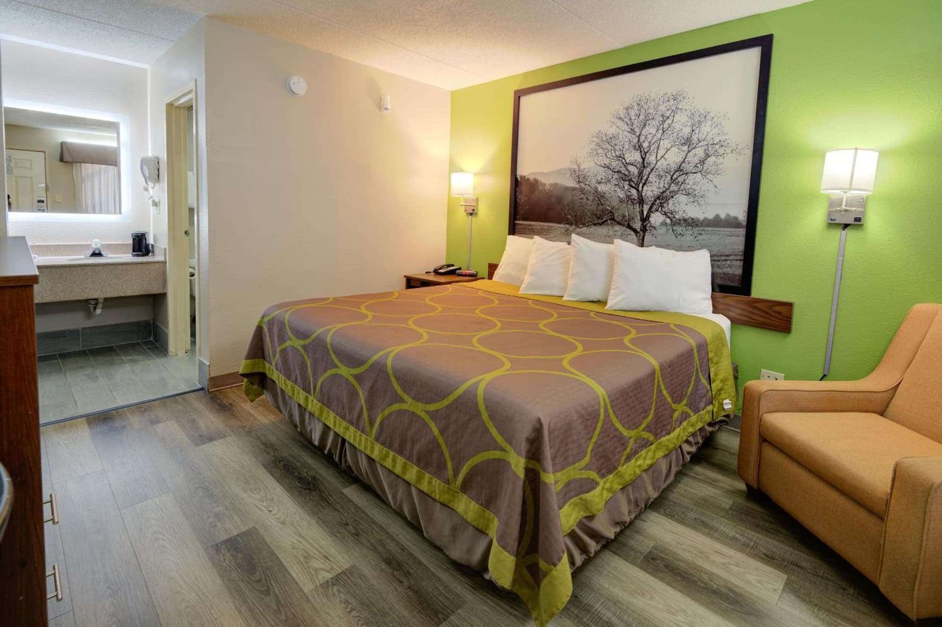 Super 8 by Wyndham Knoxville West/Farragut gallery photo in Knoxville, TN — image 24