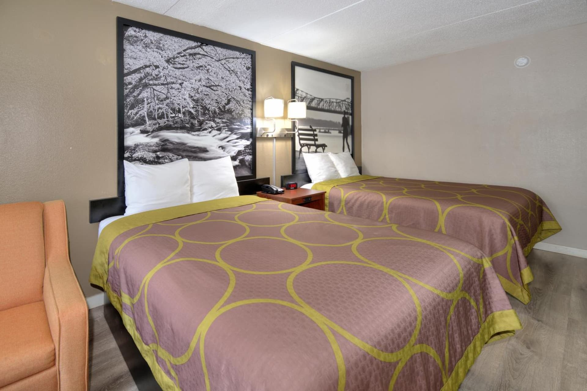 Super 8 by Wyndham Knoxville West/Farragut gallery photo in Knoxville, TN — image 9