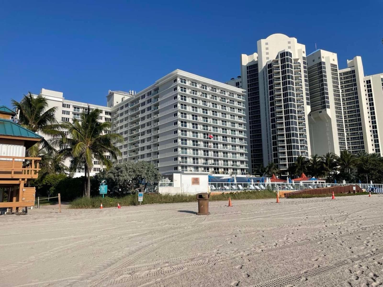 Beach Escape private studio — hotel in Sunny Isles Beach, Florida