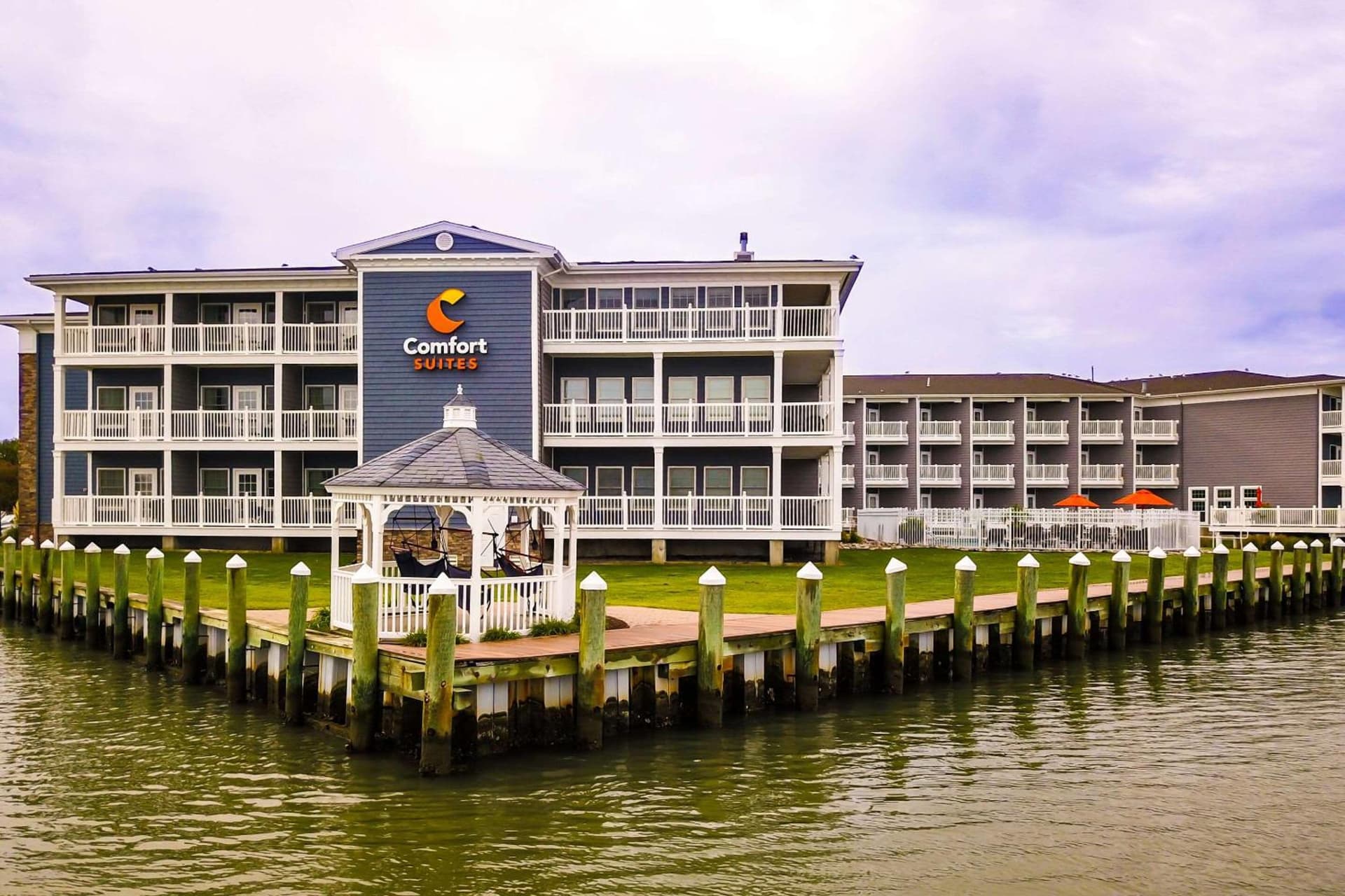 Comfort Suites Chincoteague Island Bayfront Resort — hotel in Chincoteague, Virginia