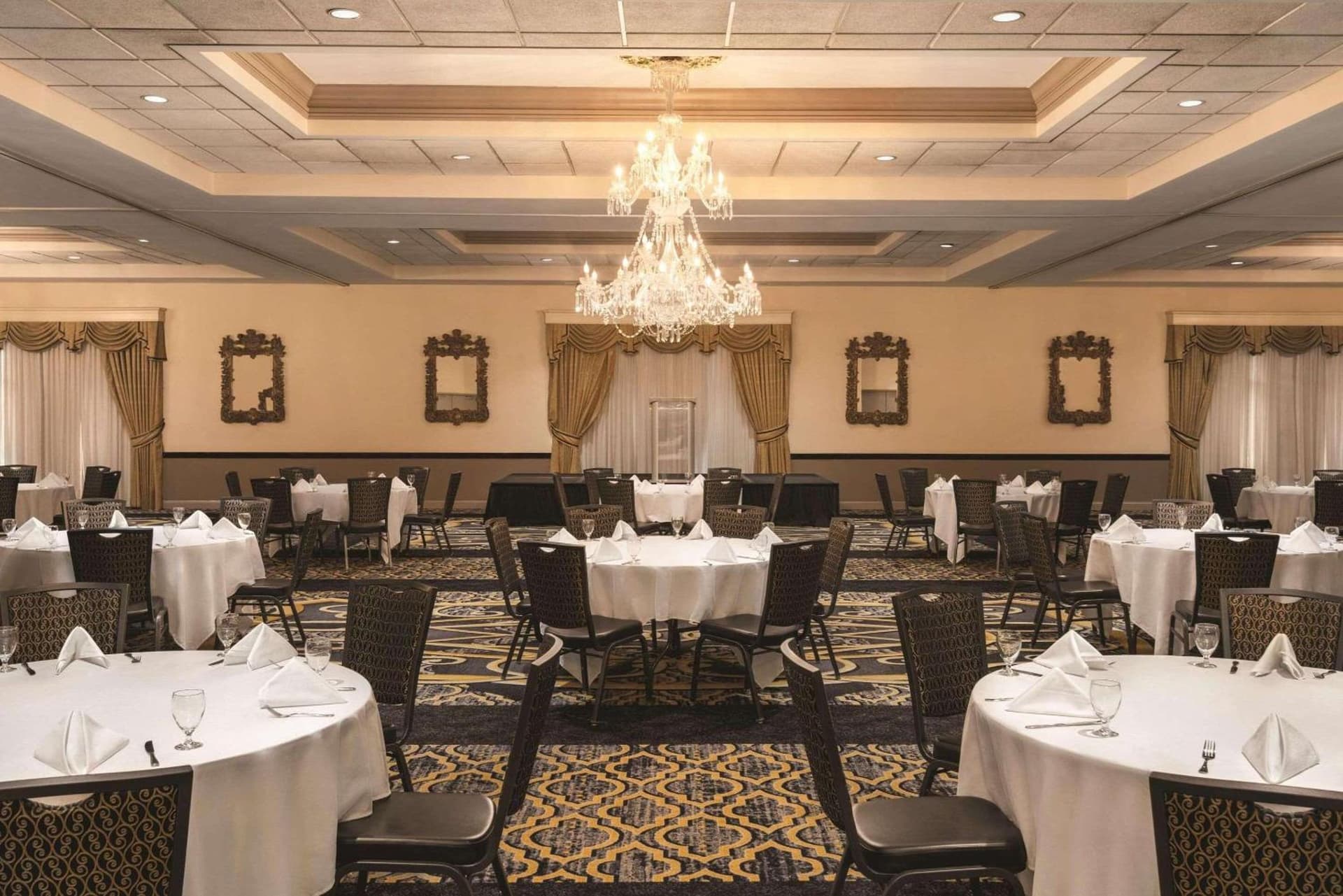 Radisson Hotel & Conference Center Rockford gallery photo in Rockford, IL — image 11