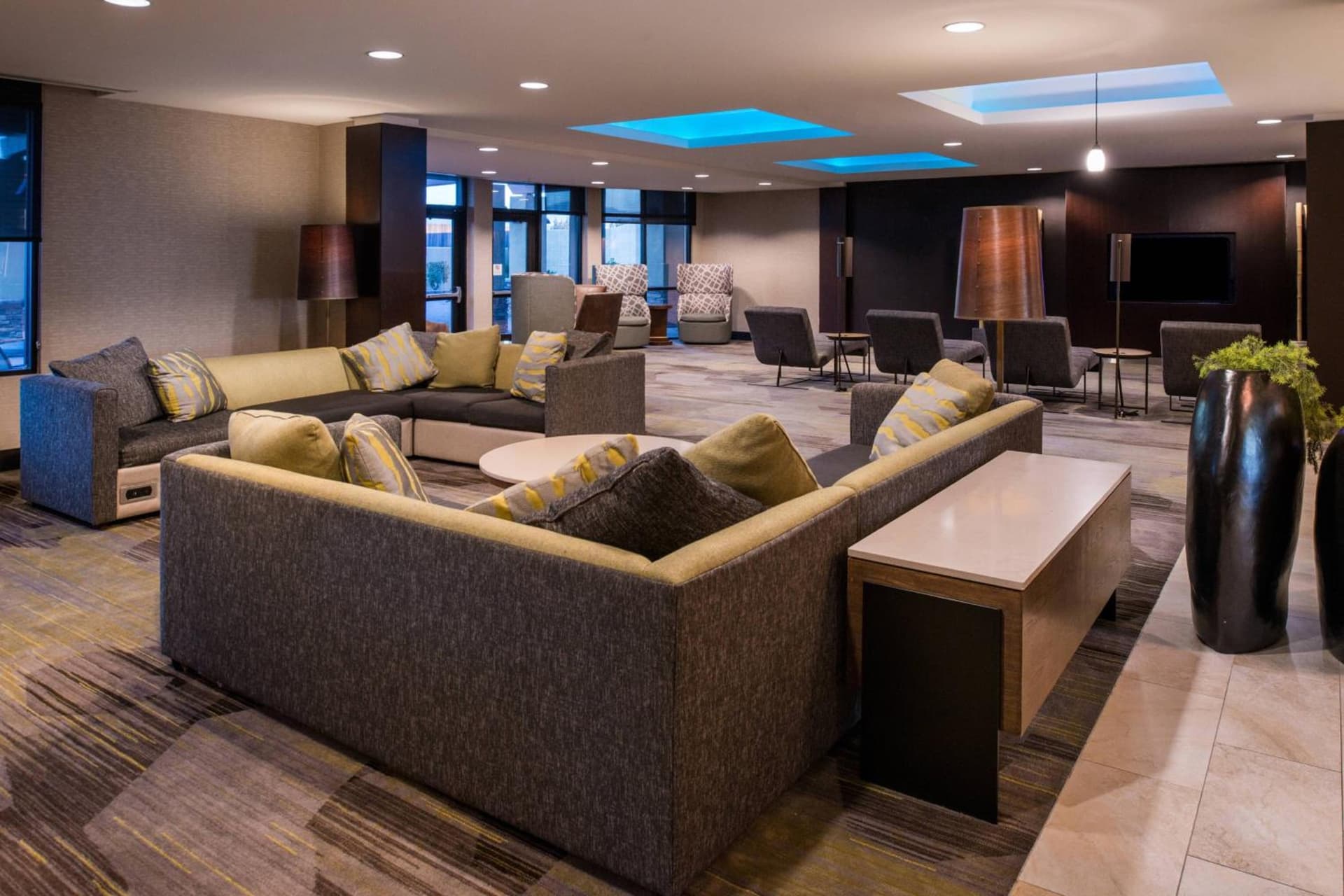 Courtyard by Marriott Victorville Hesperia interior in Hesperia, CA — gallery photo 2