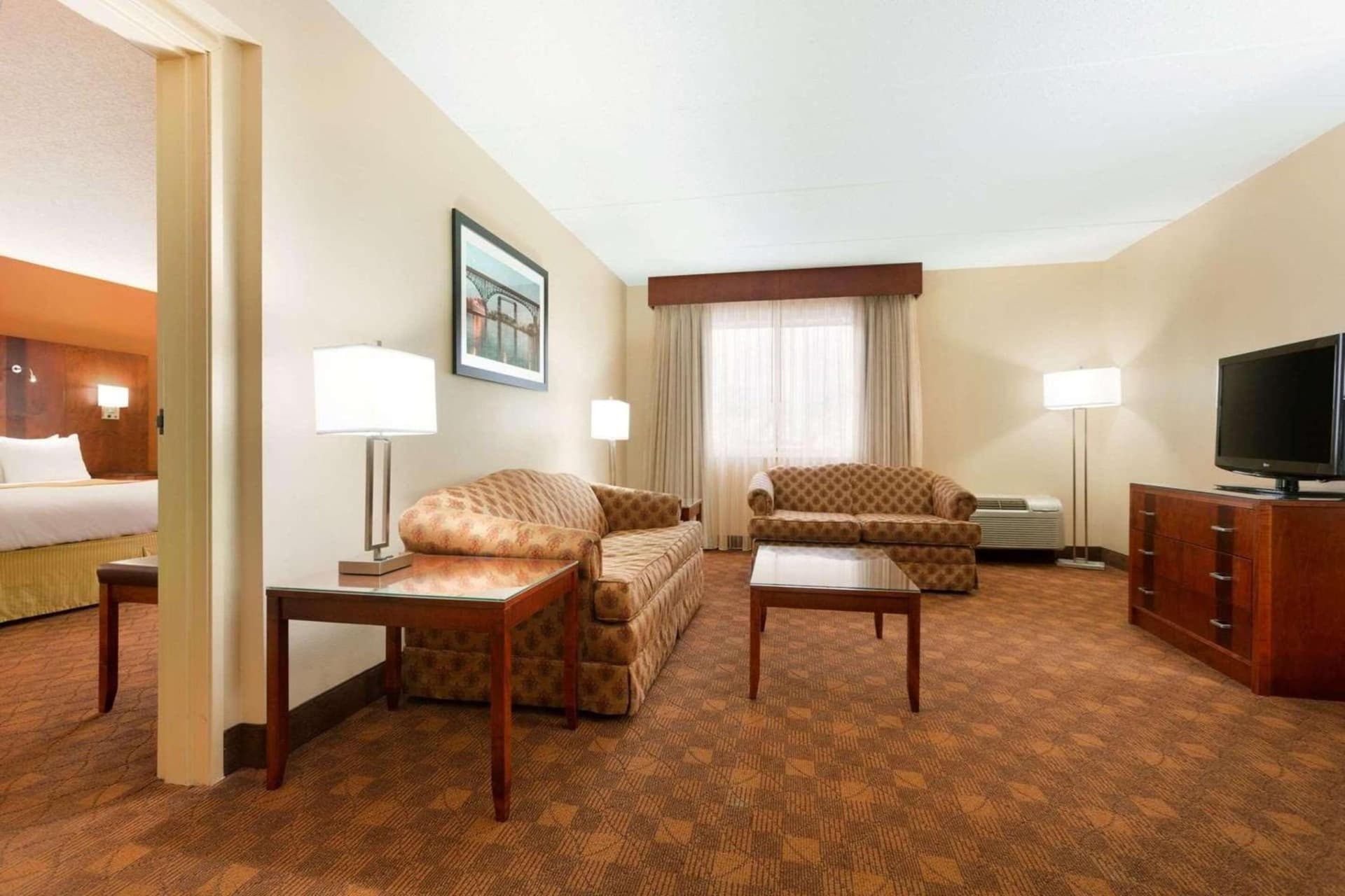 Radisson Akron-Fairlawn Copley interior in Fairlawn, OH — gallery photo 2