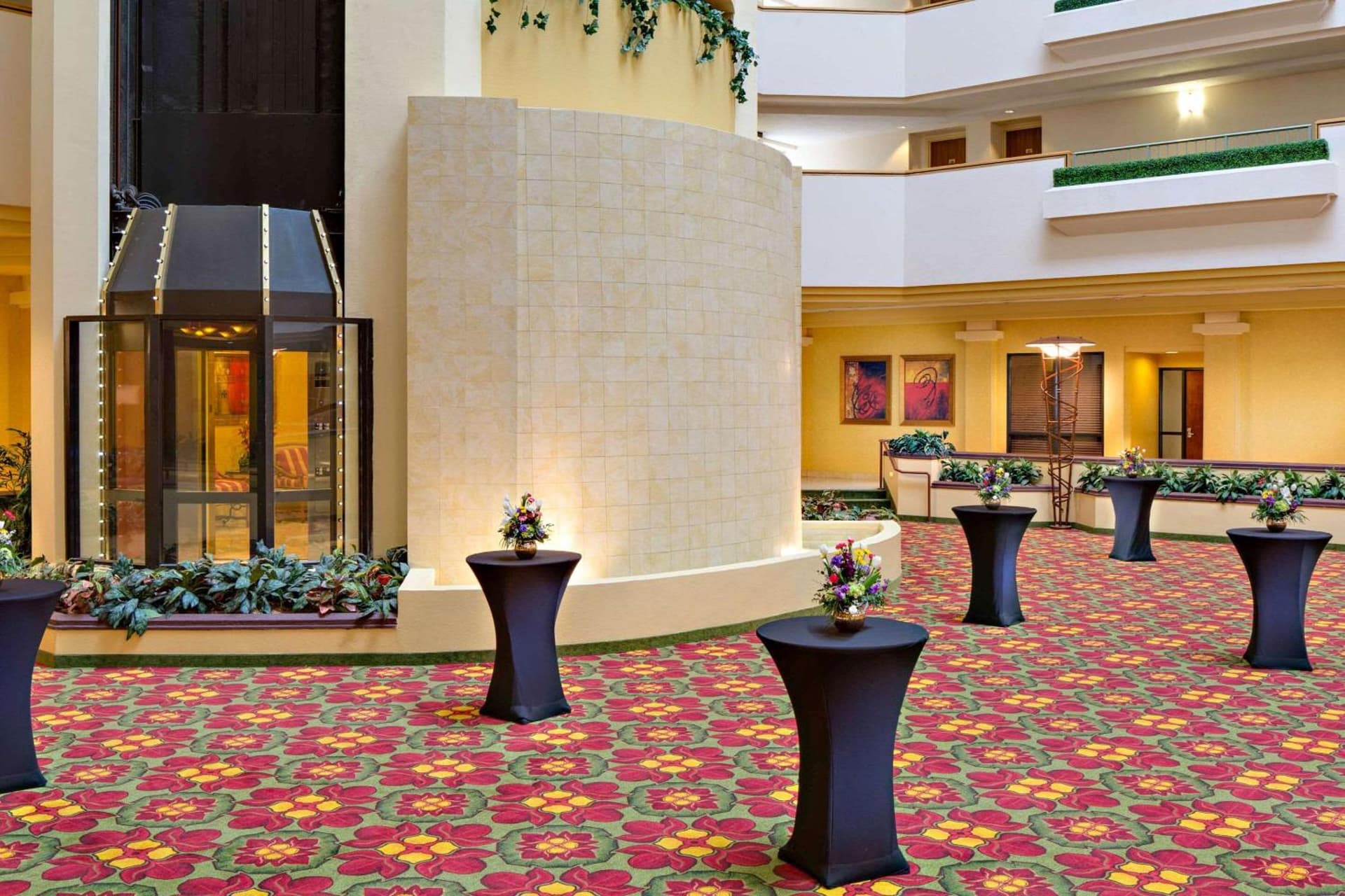 Radisson Hotel Cedar Rapids interior in Cedar Rapids, IA — gallery photo 2