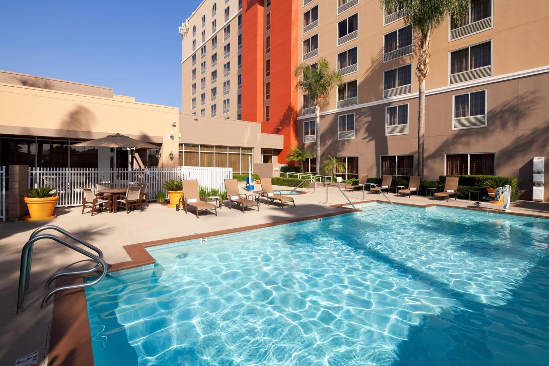 Courtyard by Marriott Baldwin Park gallery photo in Baldwin Park, CA — image 30