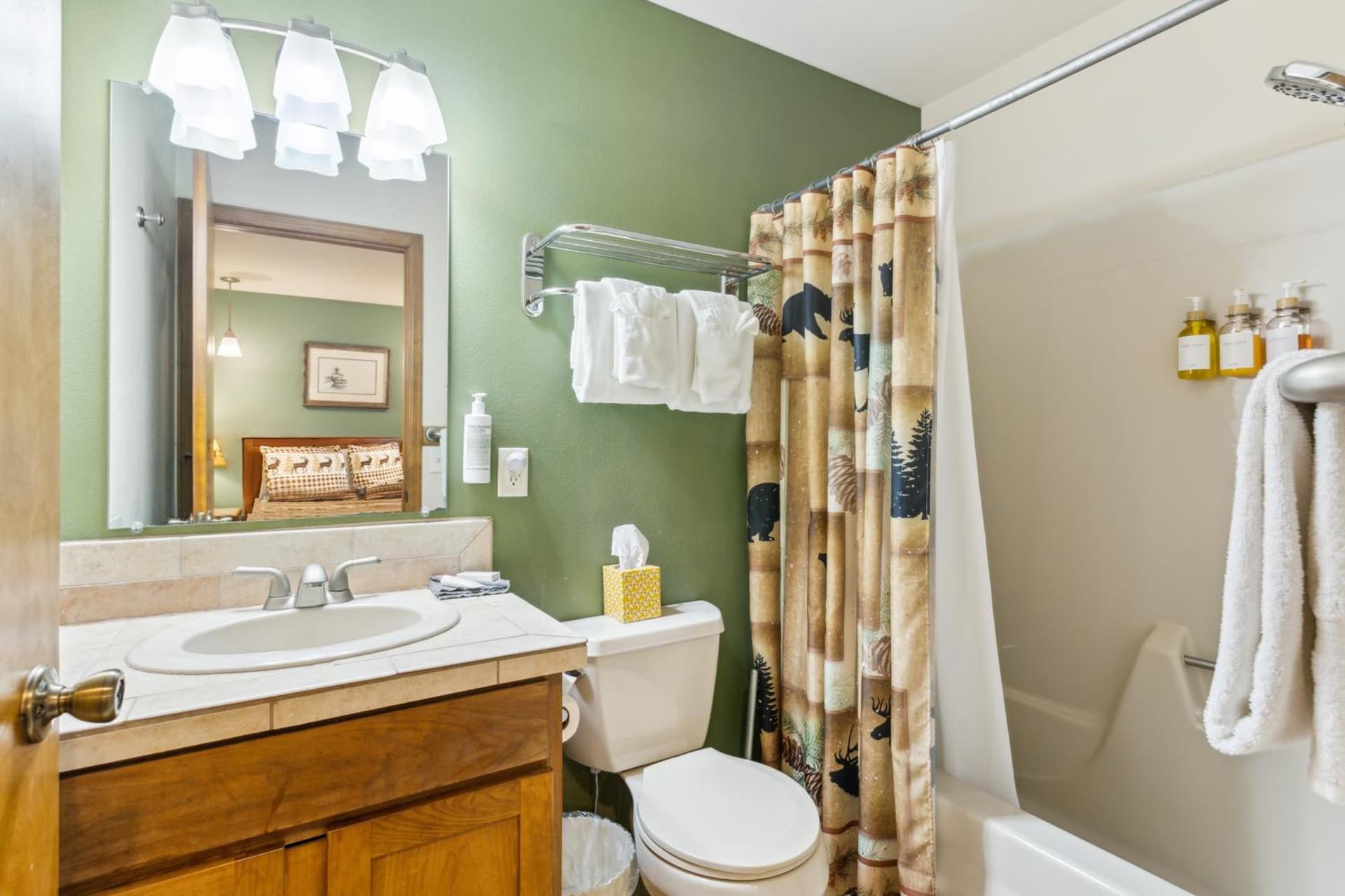 Ponderosa Lodge interior in Estes Park, CO — gallery photo 2
