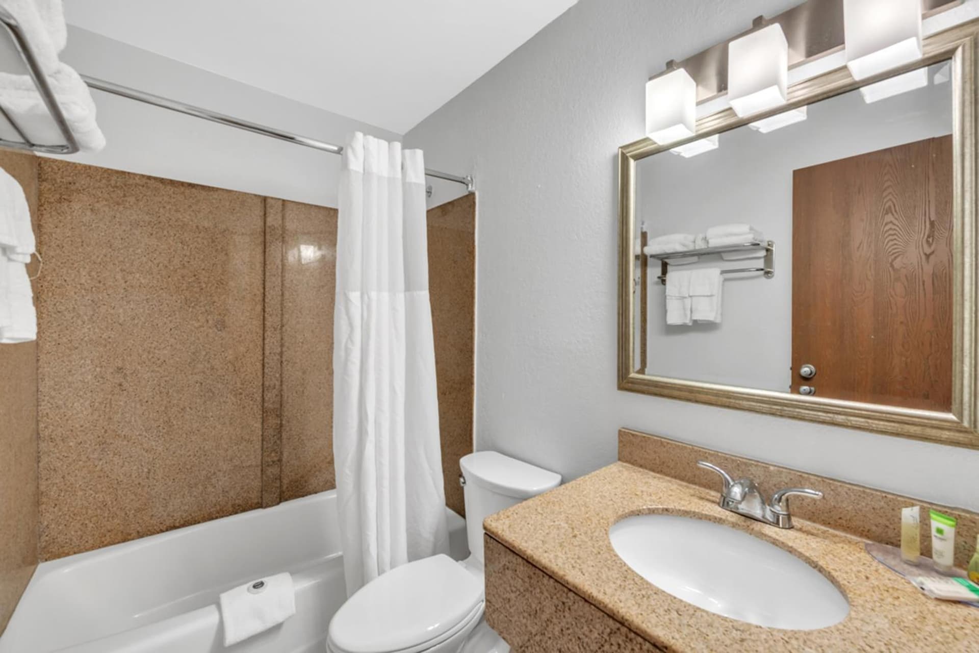 City Centre Inn at Newport News gallery photo in Newport News, VA — image 34
