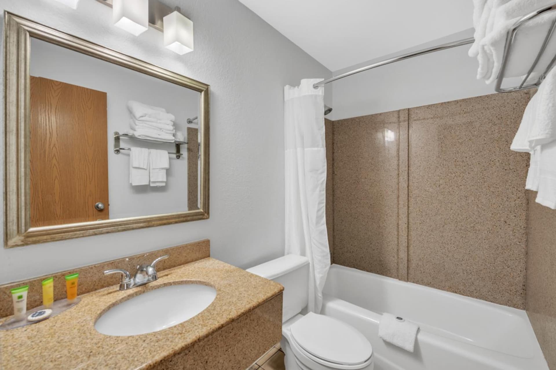 City Centre Inn at Newport News gallery photo in Newport News, VA — image 38