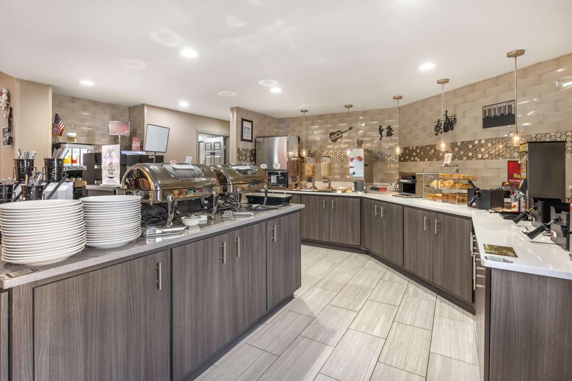 Best Western Downtown PLUS Music Row interior in Nashville, TN — gallery photo 2