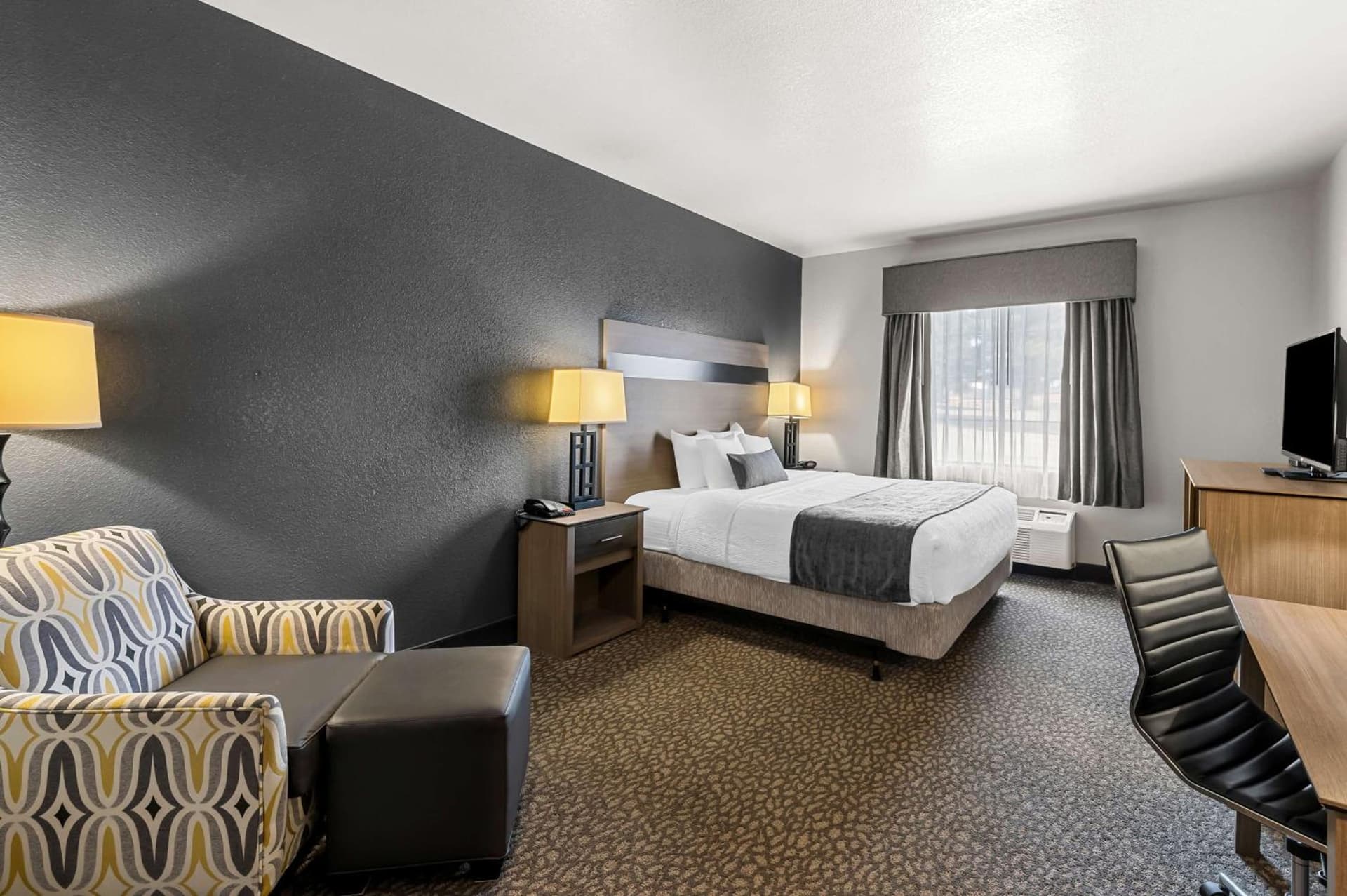 Best Western Sherwood Inn & Suites property views in North Little Rock, AR — gallery photo 3