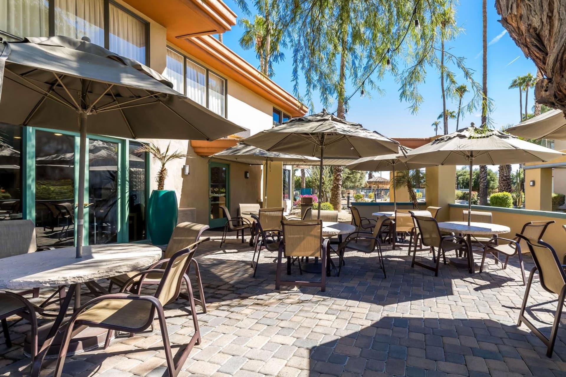Best Western Date Tree Hotel interior in Indio, CA — gallery photo 2
