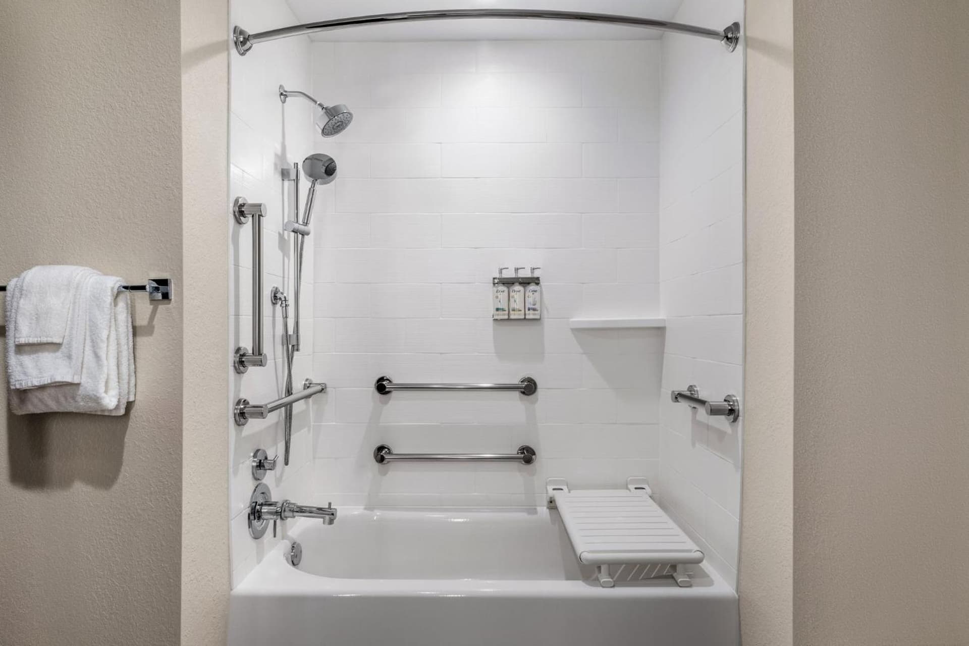 Holiday Inn Express Hotel & Suites Hagerstown by IHG gallery photo in Hagerstown, MD — image 59