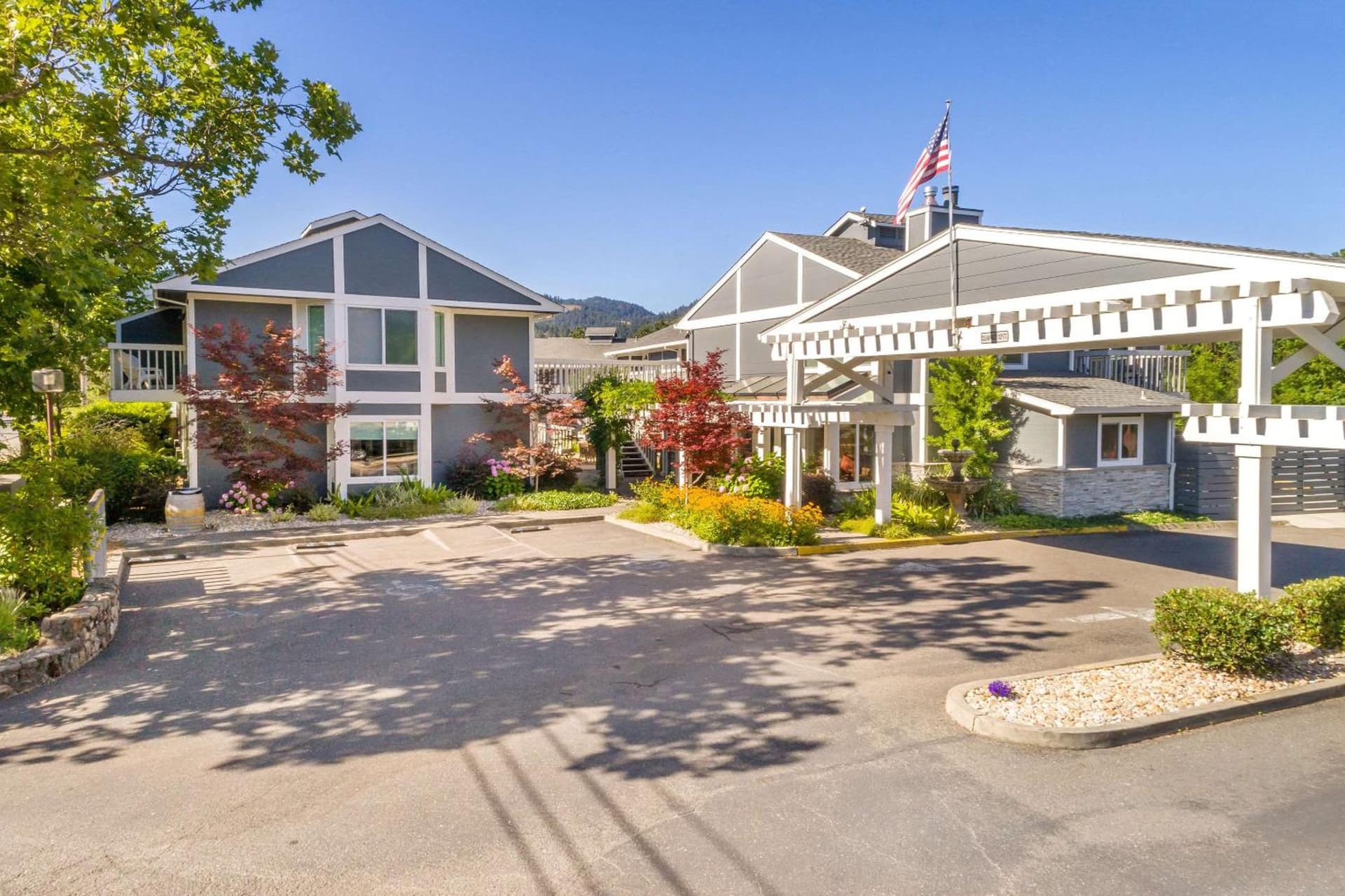 UpValley Inn & Hot Springs, an Ascend Collection Hotel interior in Calistoga, CA — gallery photo 2