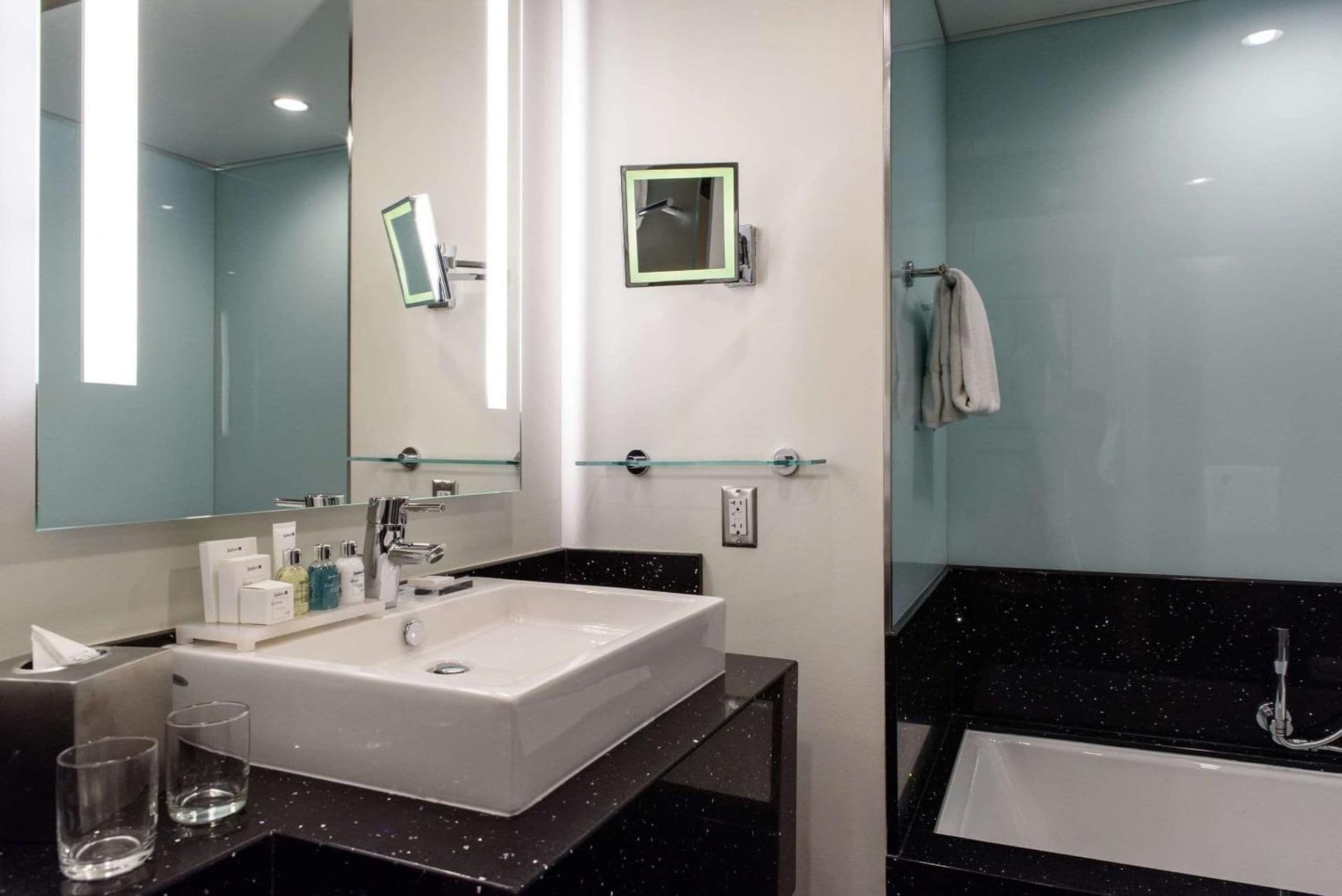 Radisson Blu Mall of America gallery photo in Bloomington, MN — image 137